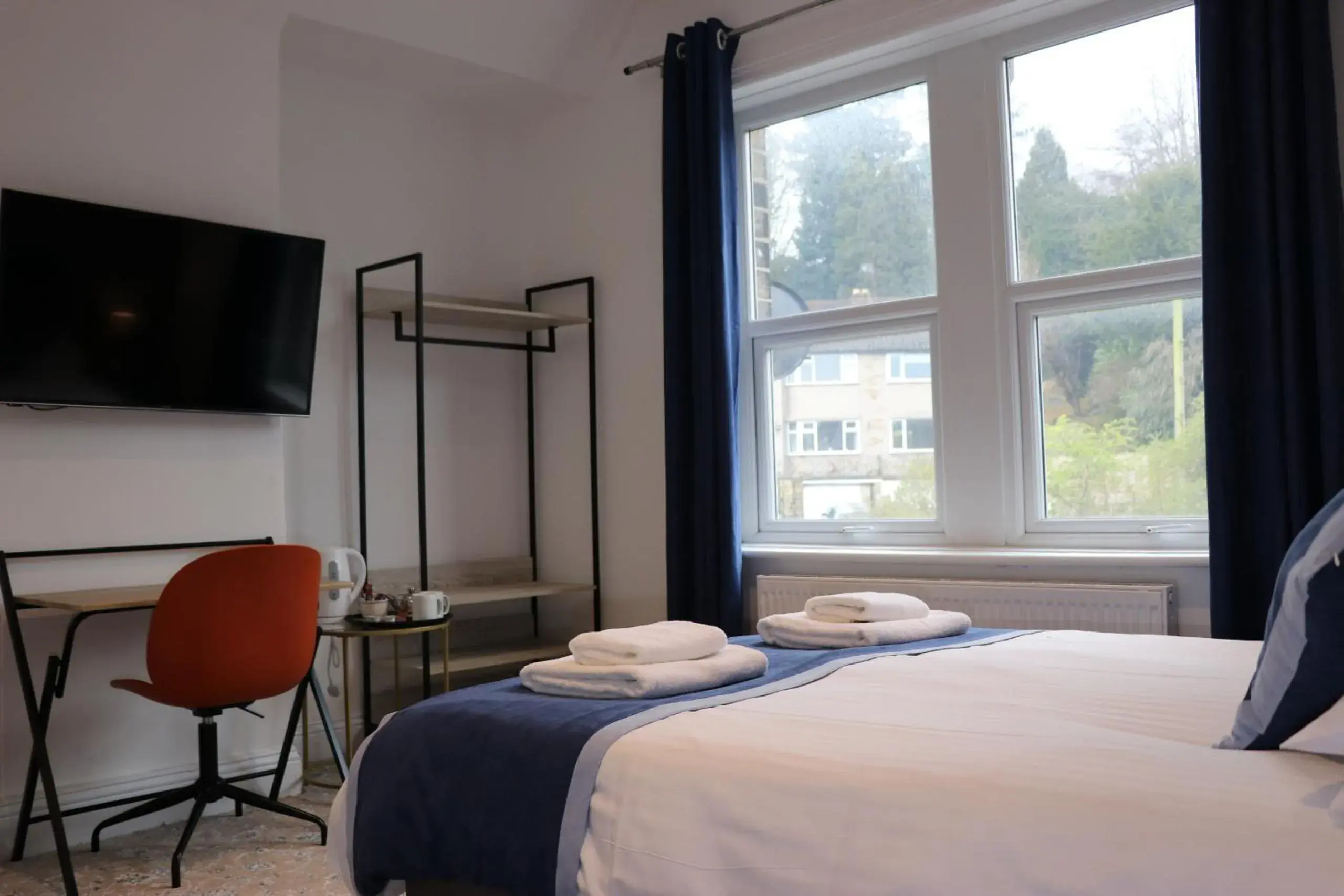 Deluxe Double Room with Shower - single occupancy in Dalesgate Hotel - Self Check In Deluxe Double Room with Shower - single occupancy in Dalesgate Hotel - Self Check In