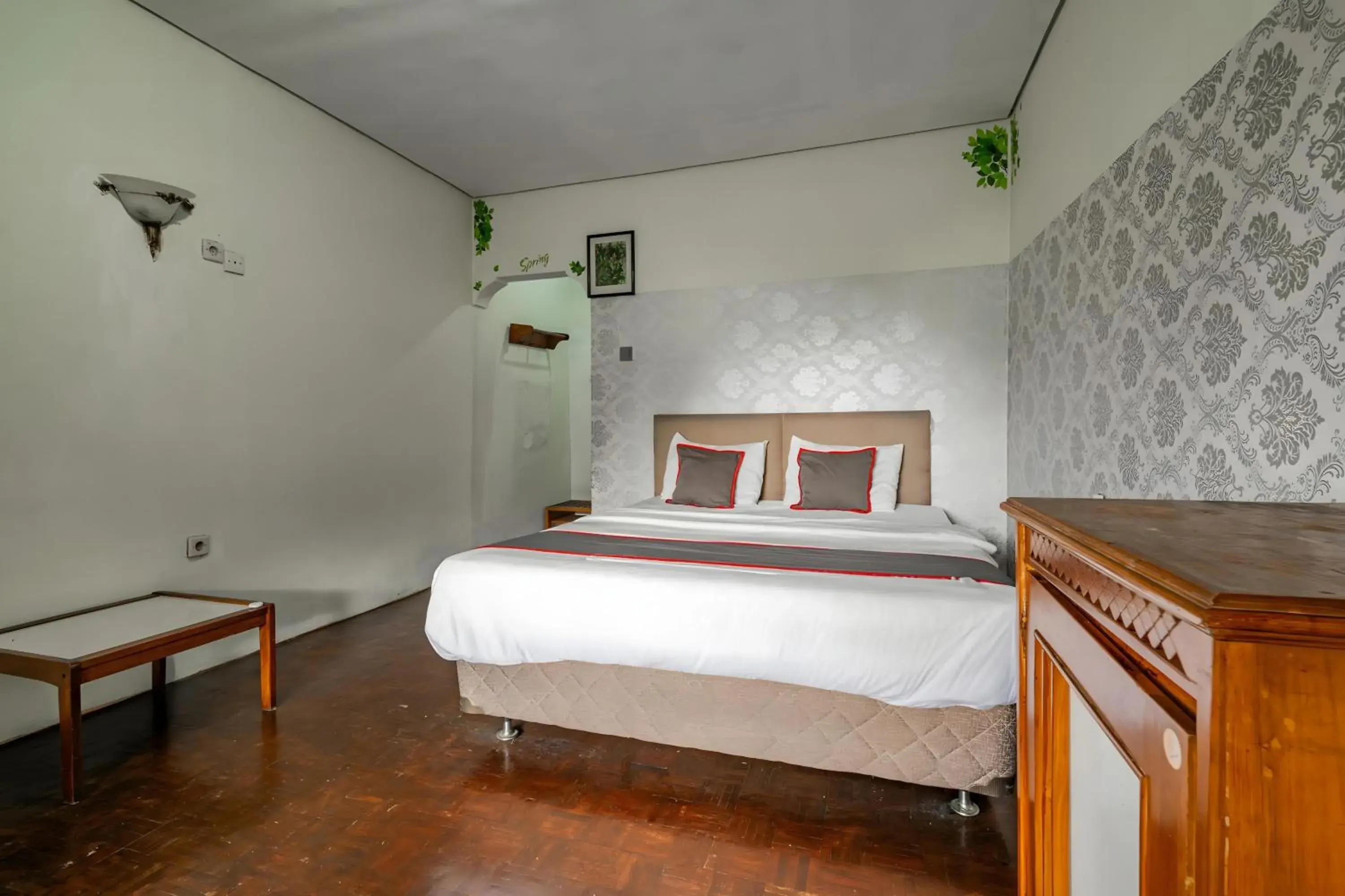 Deluxe Double Room in Capital O 93733 Hotel Linggarjati Kuningan Deluxe Double Room in Capital O 93733 Hotel Linggarjati Kuningan