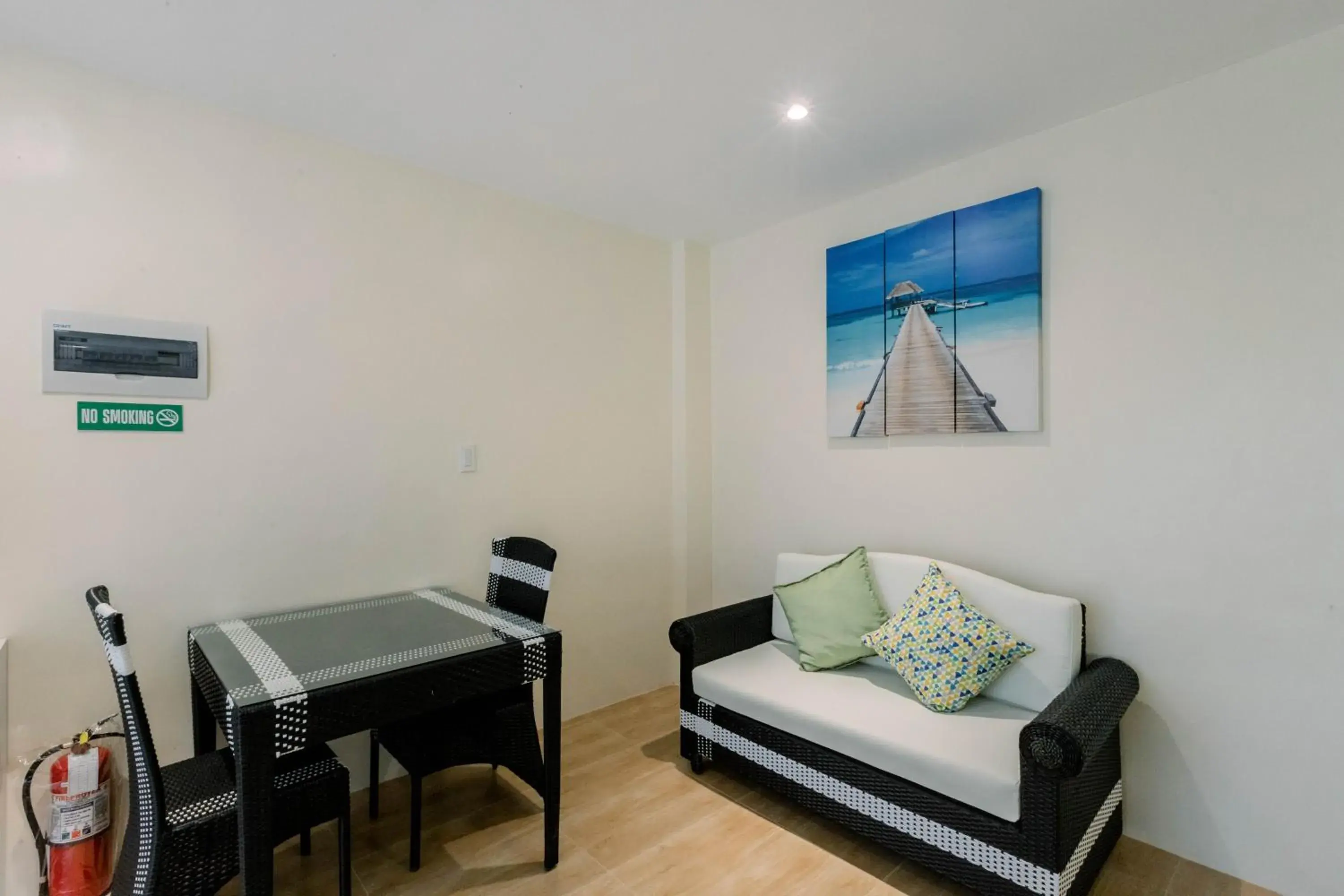 Deluxe Queen Room in Sonrisa Resort De Playa by Hiverooms Deluxe Queen Room in Sonrisa Resort De Playa by Hiverooms