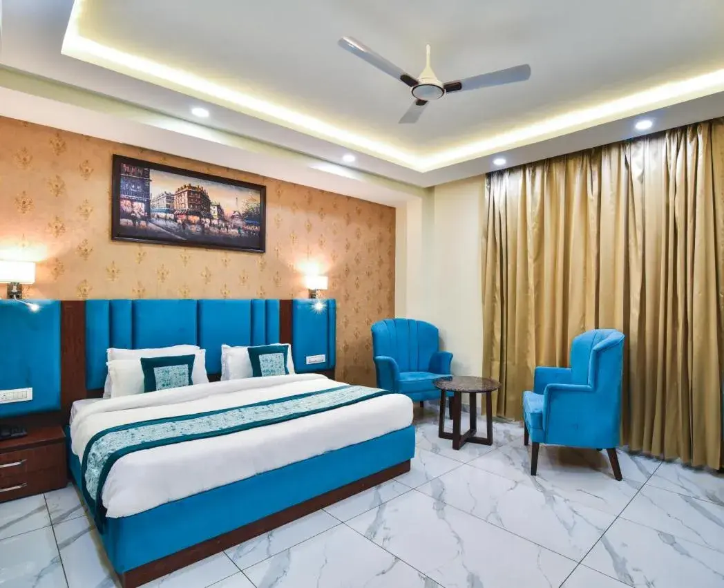 King Room with Balcony in Hotel Pawan Regency- Best Mountain View Hotel In McLeodganj King Room with Balcony in Hotel Pawan Regency- Best Mountain View Hotel In McLeodganj