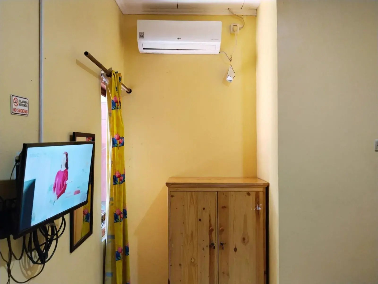 Twin Room in Risqia Homestay Syariah by Cocotel Twin Room in Risqia Homestay Syariah by Cocotel