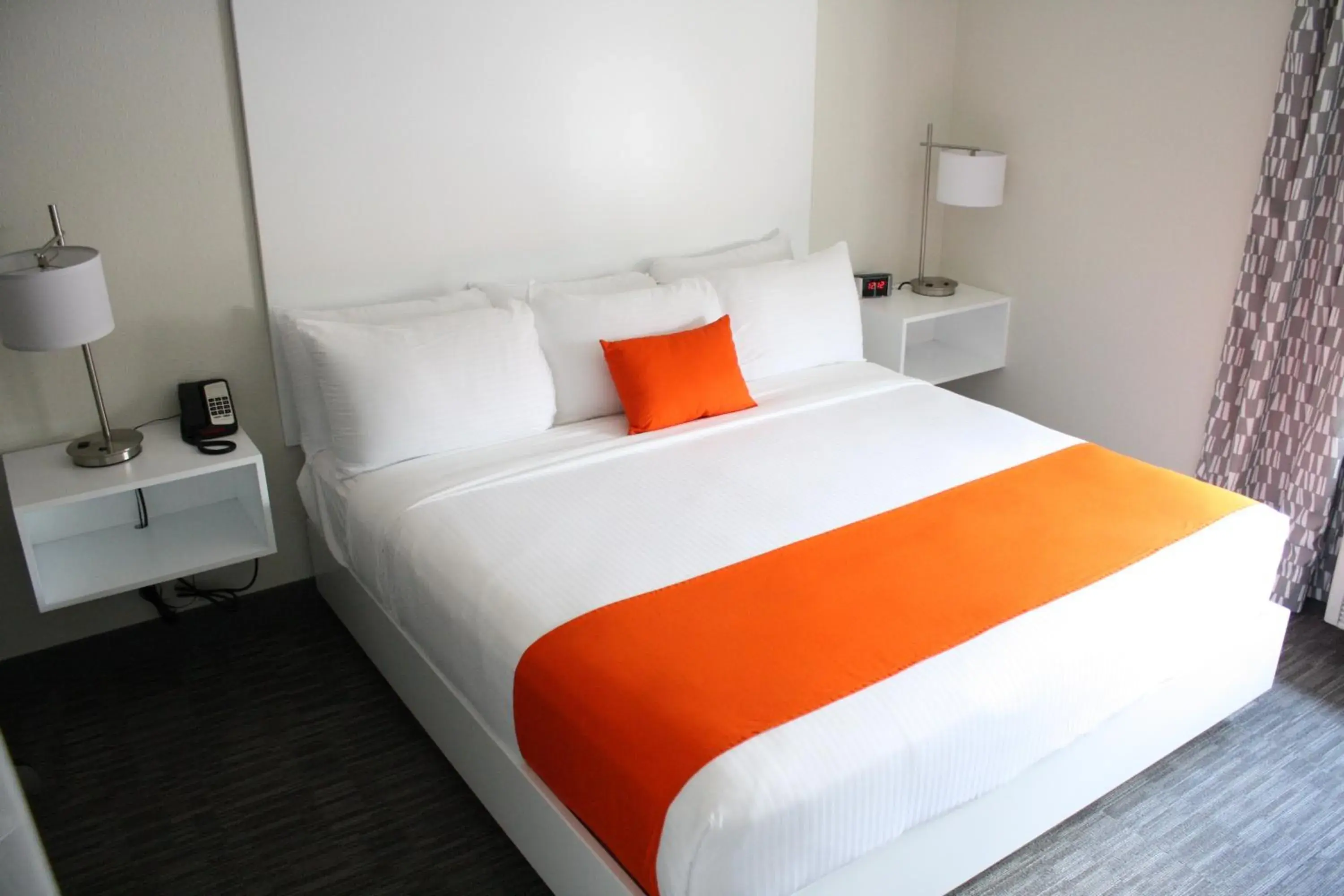 King Room - Non-Smoking in Schoenbrunn Inn King Room - Non-Smoking in Schoenbrunn Inn