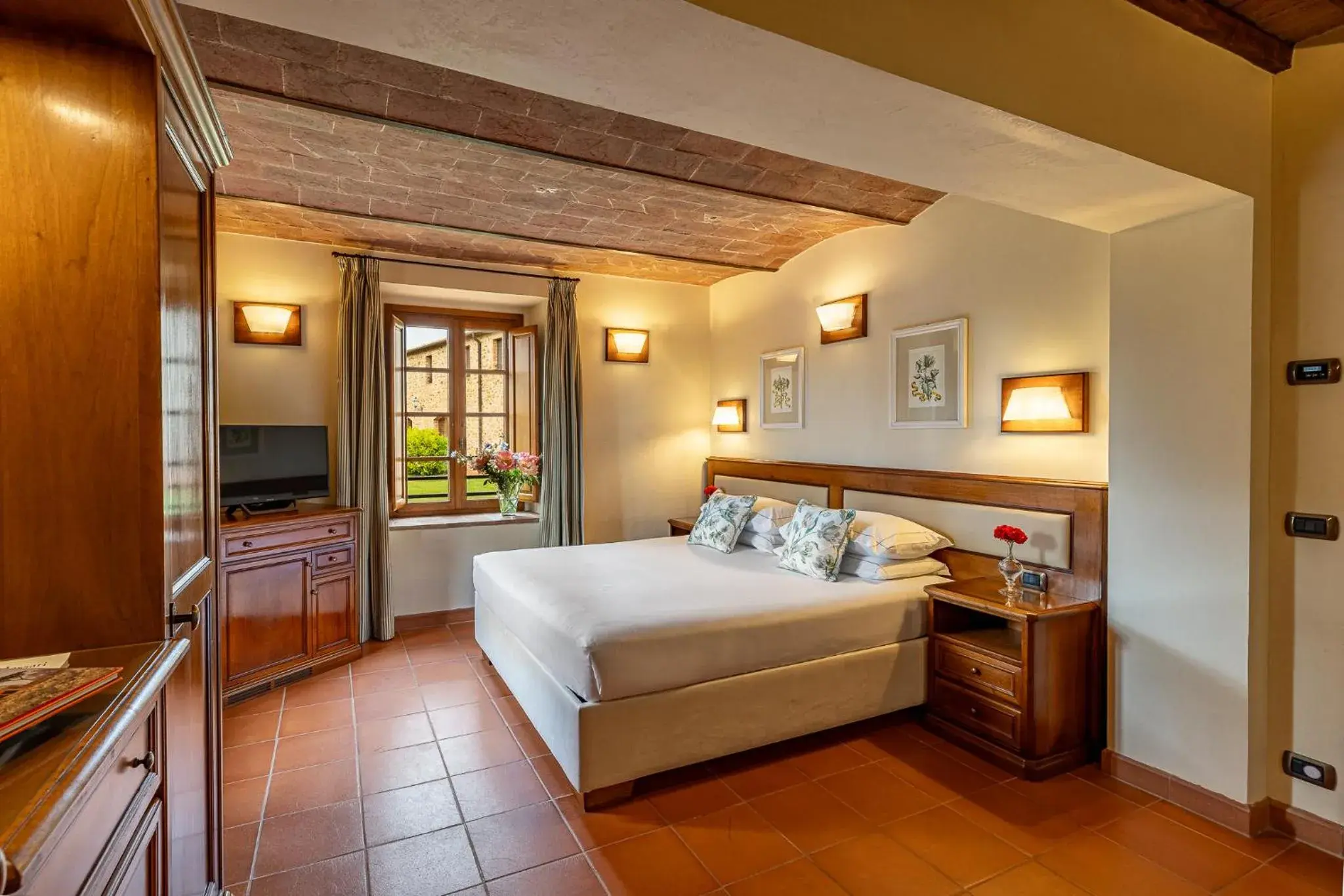 Superior Double Room in Wine Relais In Montecucco - ColleMassari Hospitality Superior Double Room in Wine Relais In Montecucco - ColleMassari Hospitality