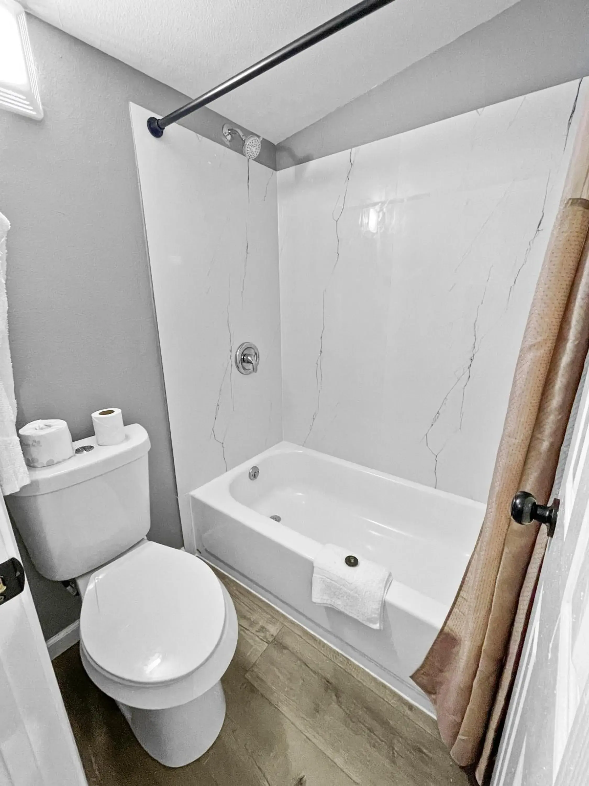 Double Room in Sands Inn Double Room in Sands Inn