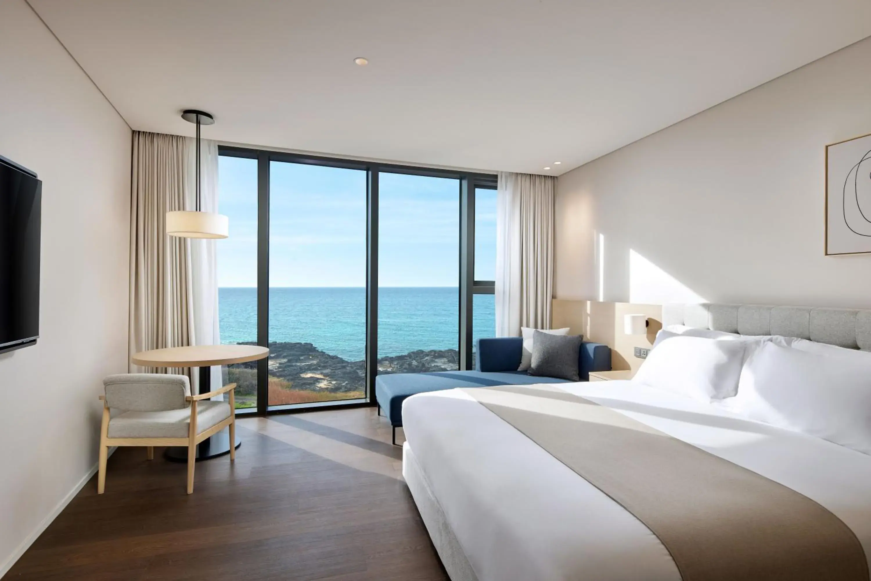 Premier Deluxe Double Ocean View in Shilla Stay Plus Iho Tewoo Ocean Front Premier Deluxe Double Ocean View in Shilla Stay Plus Iho Tewoo Ocean Front