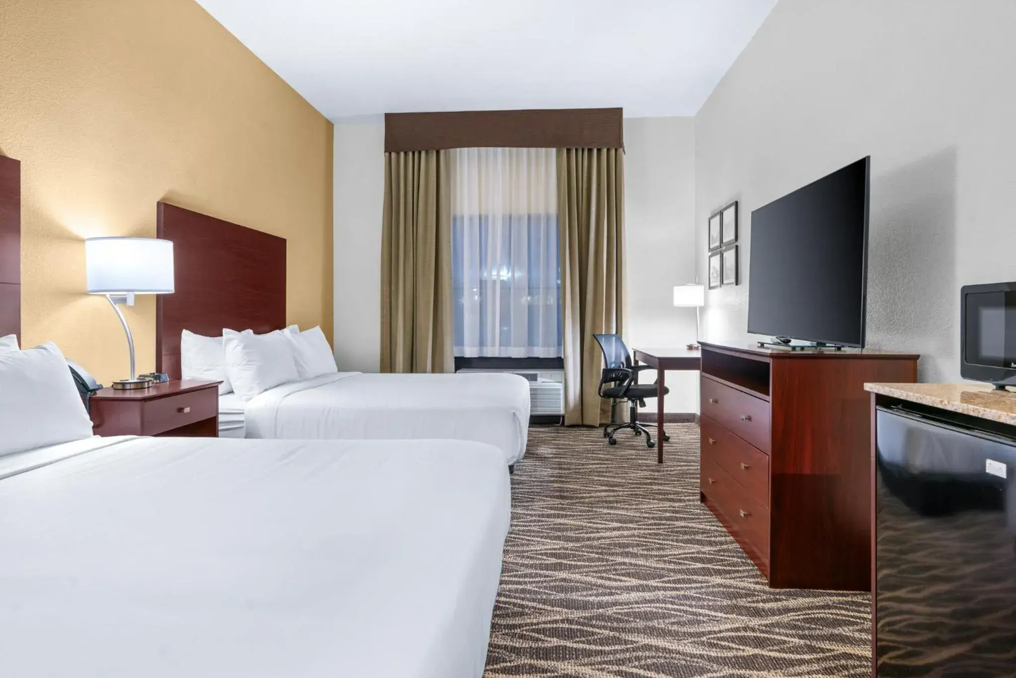 Queen Room - Disability Access in Cobblestone Hotel & Suites - Lynden Queen Room - Disability Access in Cobblestone Hotel & Suites - Lynden