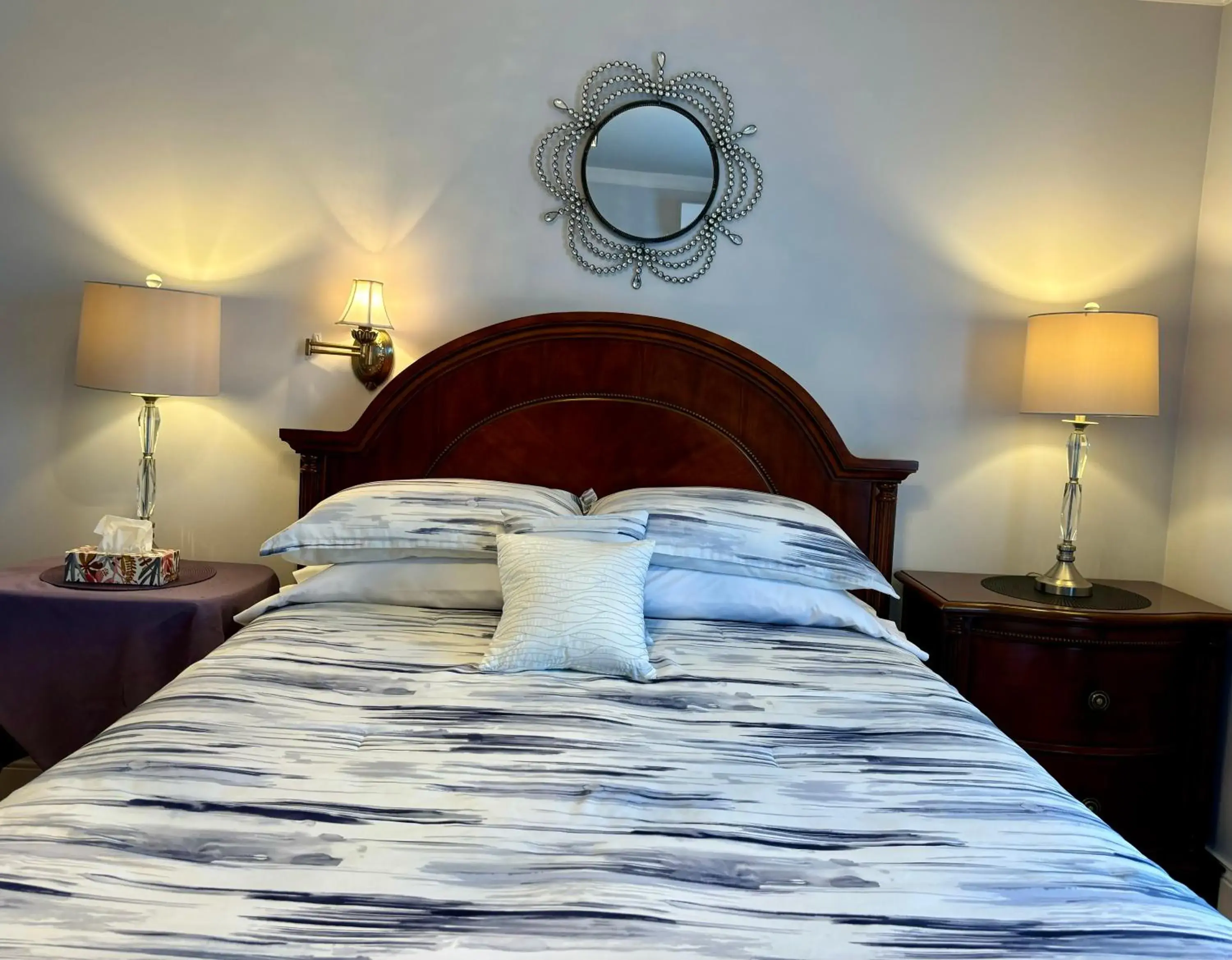 Superior Queen Room in Inn on the Harbour Superior Queen Room in Inn on the Harbour