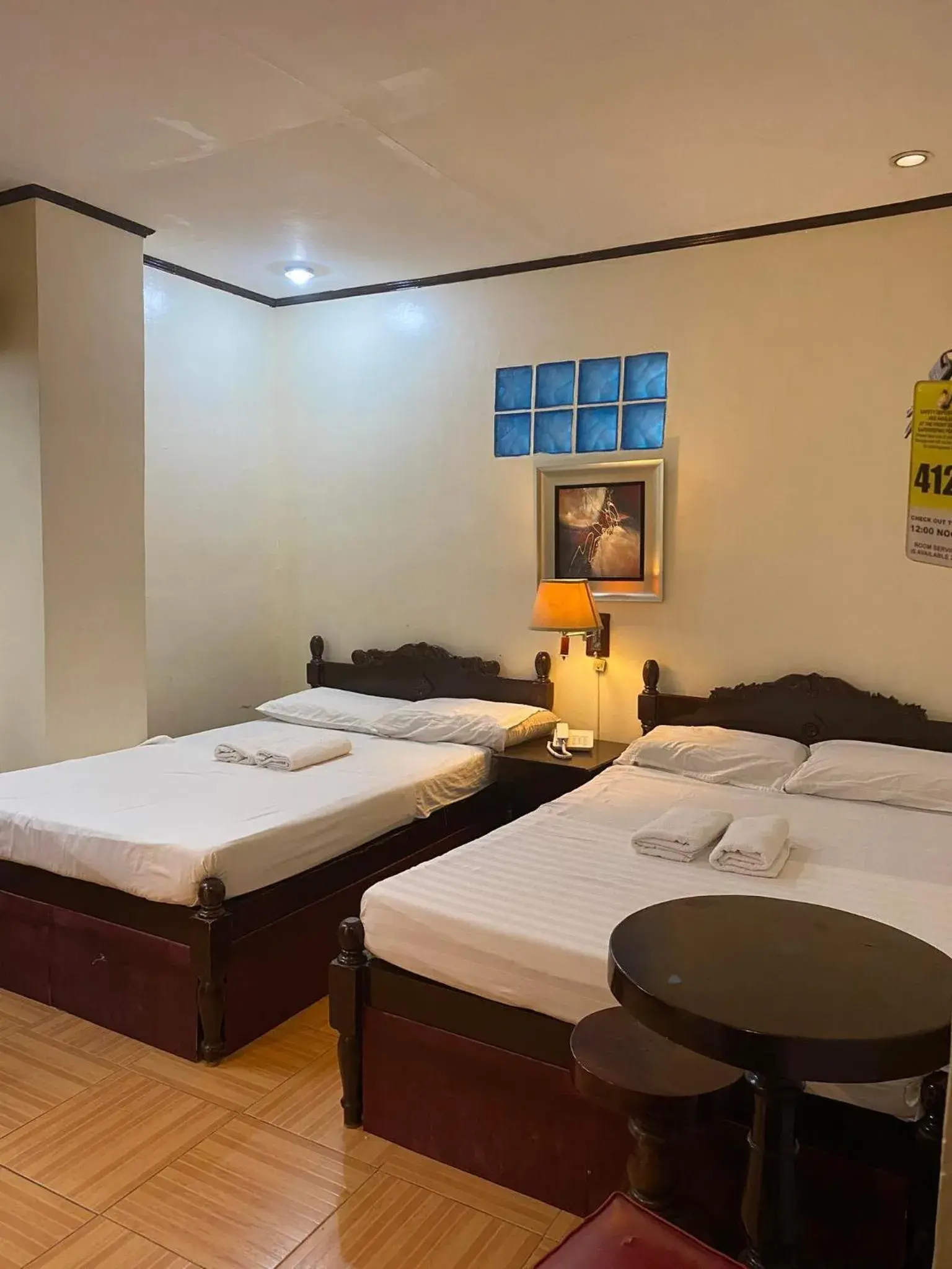 Twin Room with Bathroom in Sugarland Suites Twin Room with Bathroom in Sugarland Suites