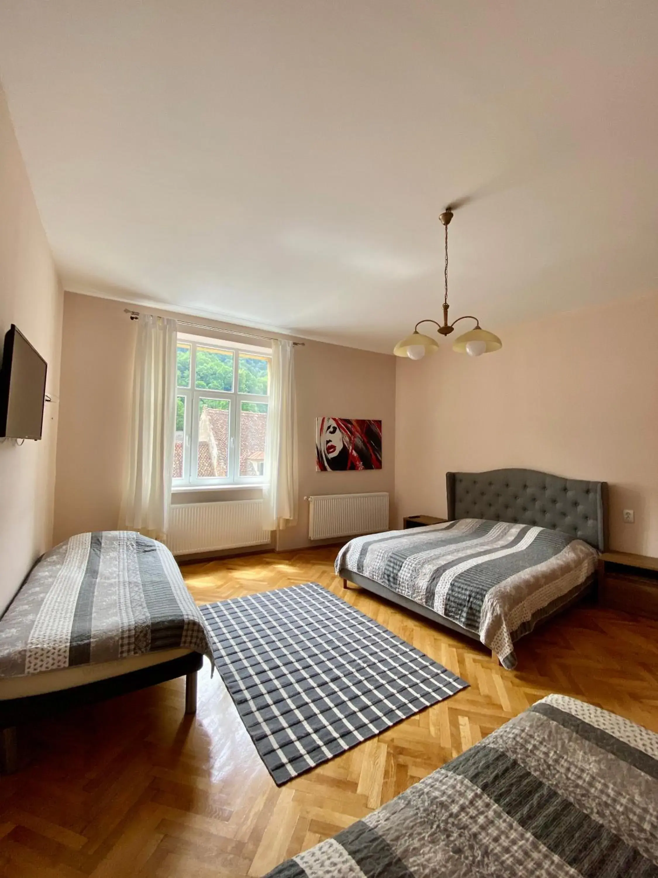 Quadruple Room with Private Bathroom in Casa Balcescu Quadruple Room with Private Bathroom in Casa Balcescu