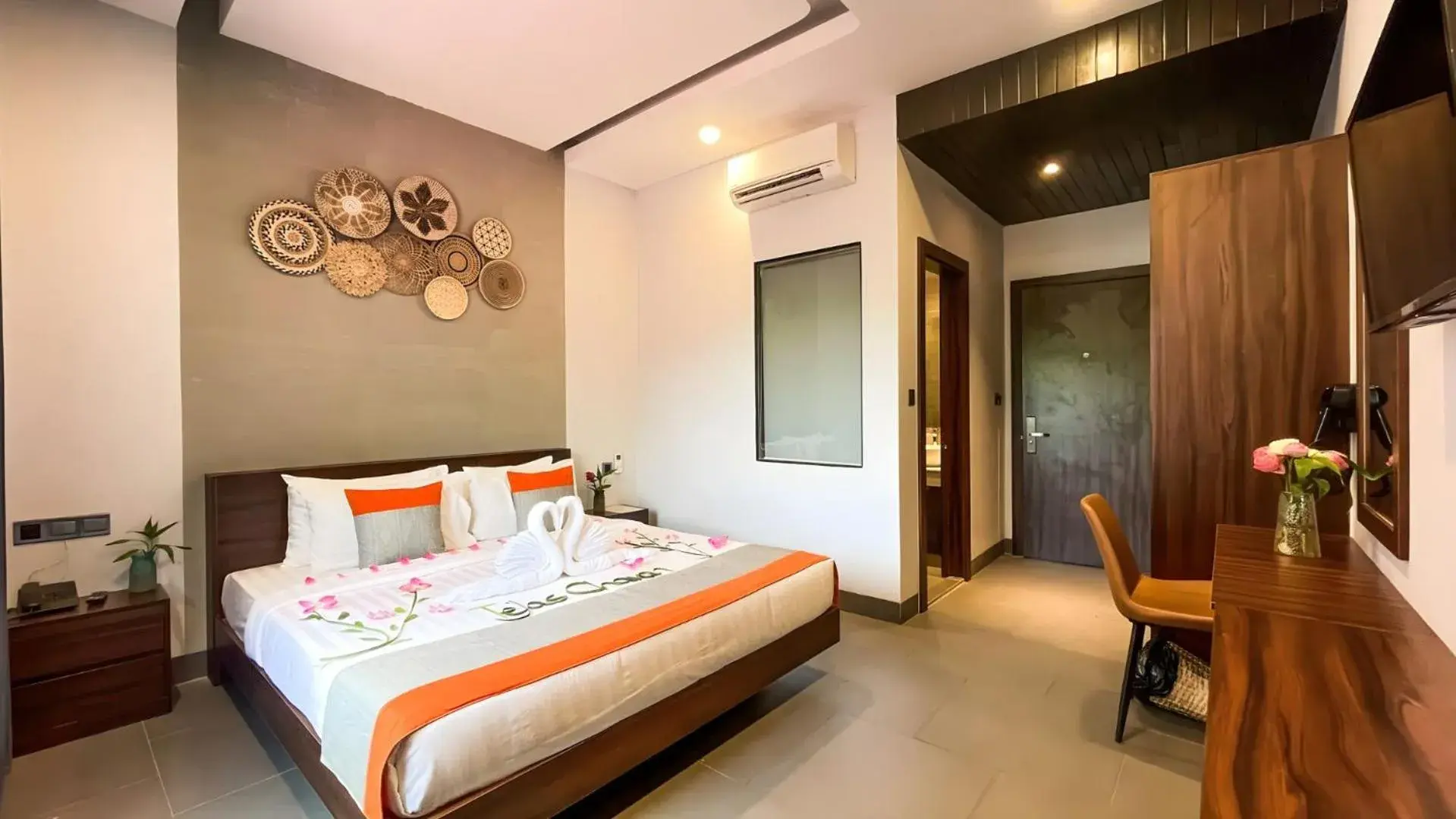 Deluxe Double Room (2 Adults + 1 Child) - Free Pick Up in The Luxury Deluxe Double Room (2 Adults + 1 Child) - Free Pick Up in The Luxury