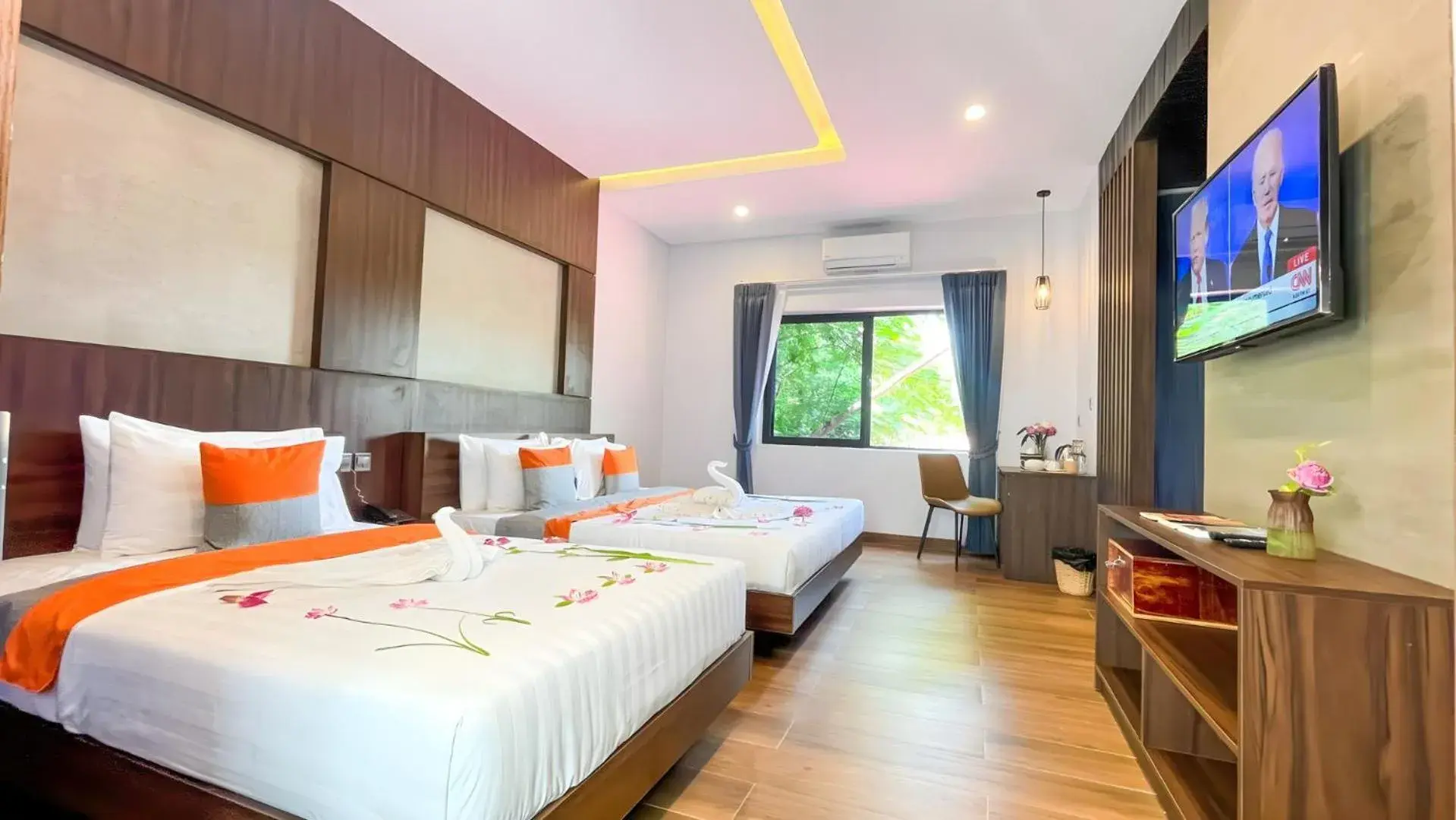 Family Suite with Balcony - Free Pick Up in The Luxury Family Suite with Balcony - Free Pick Up in The Luxury