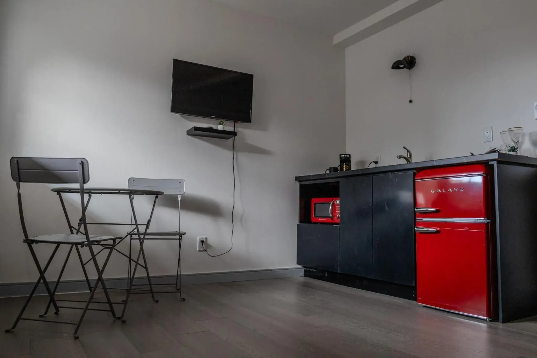 Deluxe King Suite - single occupancy in SHORE VISTA LODGE Deluxe King Suite - single occupancy in SHORE VISTA LODGE