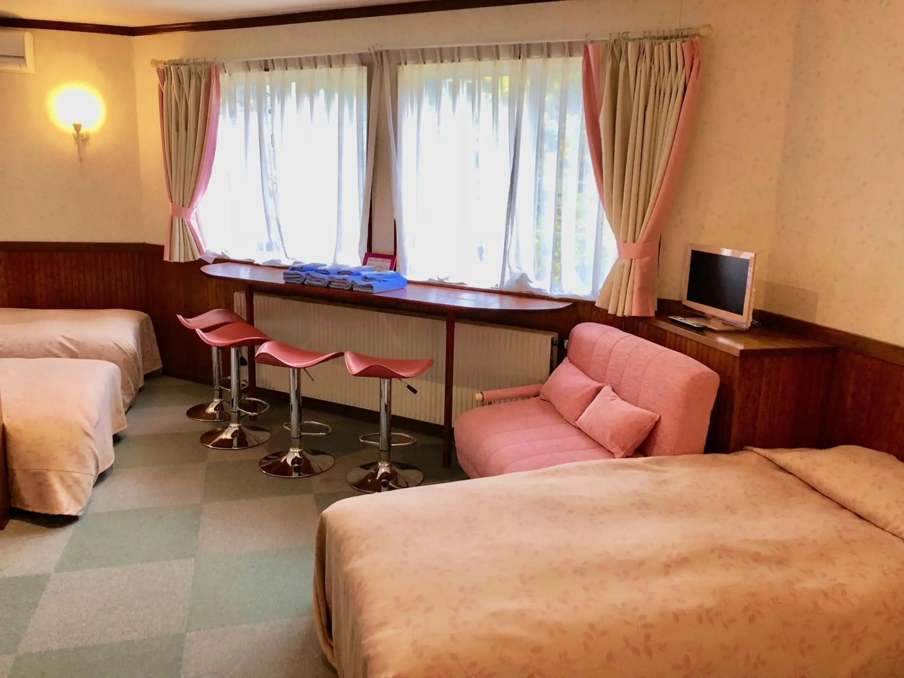 Standard Quadruple Room in Appi Arts Color Standard Quadruple Room in Appi Arts Color