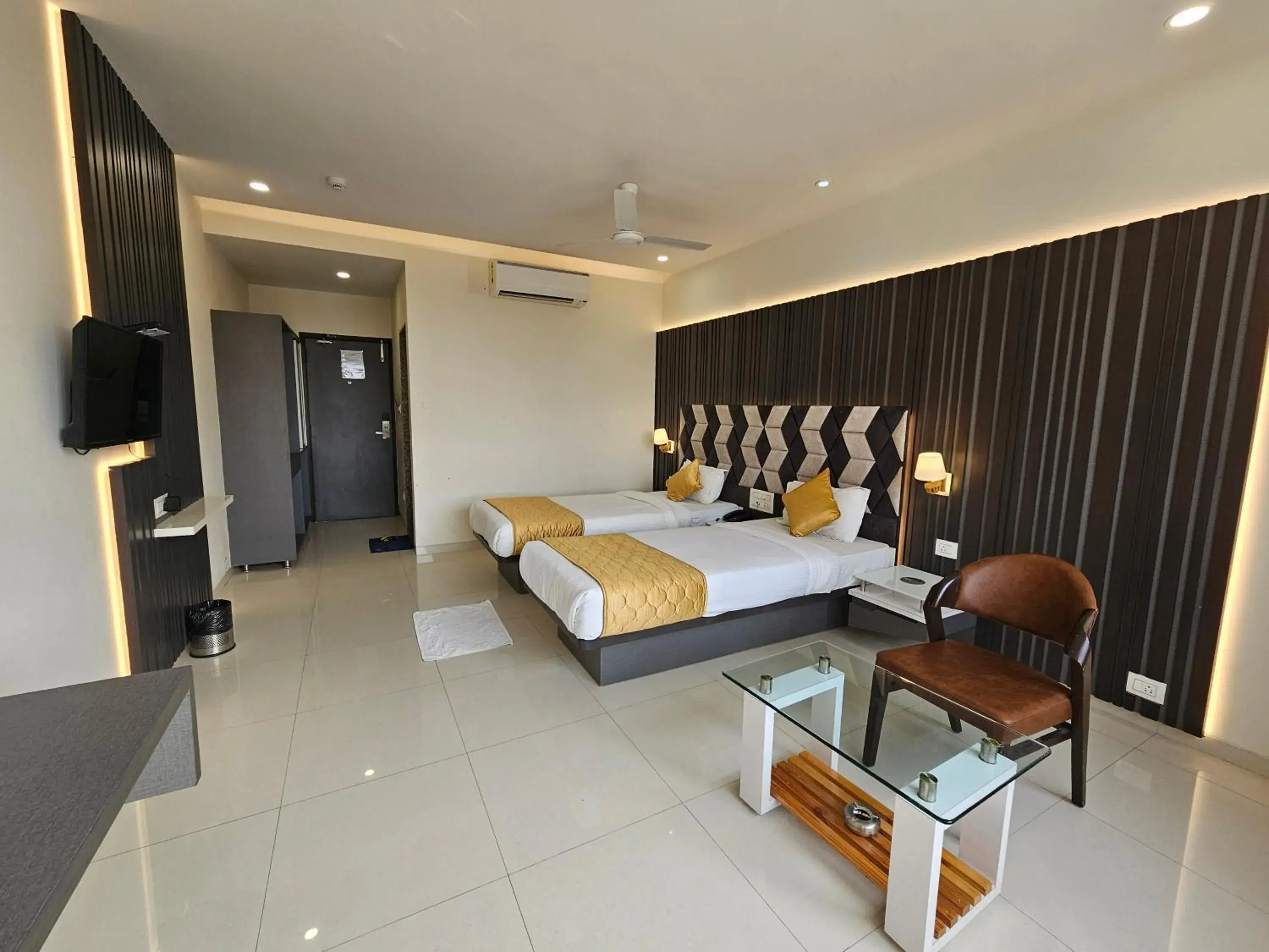 Twin Room - single occupancy in Hotel Grand Darshan Vadodara Twin Room - single occupancy in Hotel Grand Darshan Vadodara