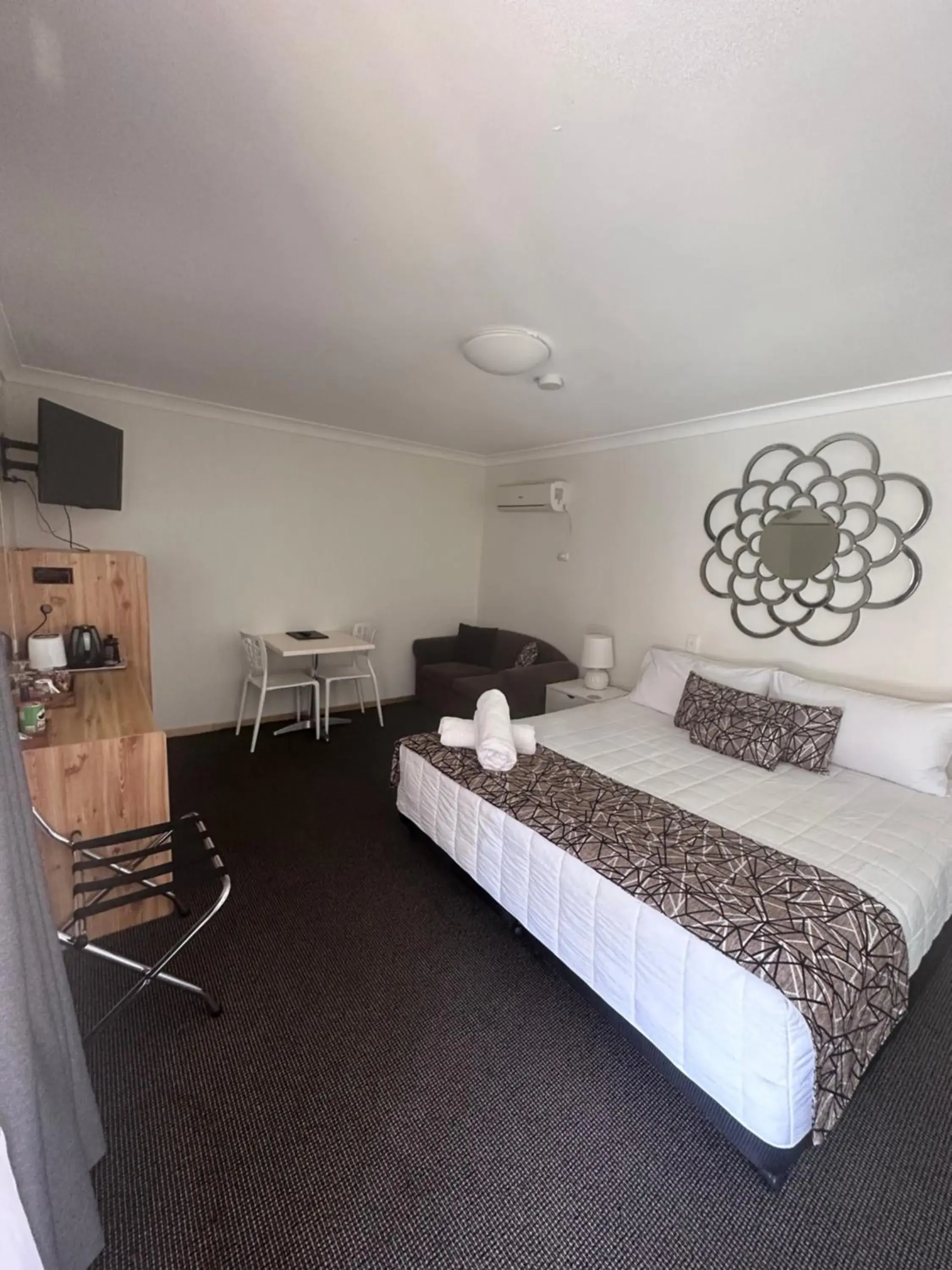 Deluxe King Room in Karuah Motor Inn Deluxe King Room in Karuah Motor Inn