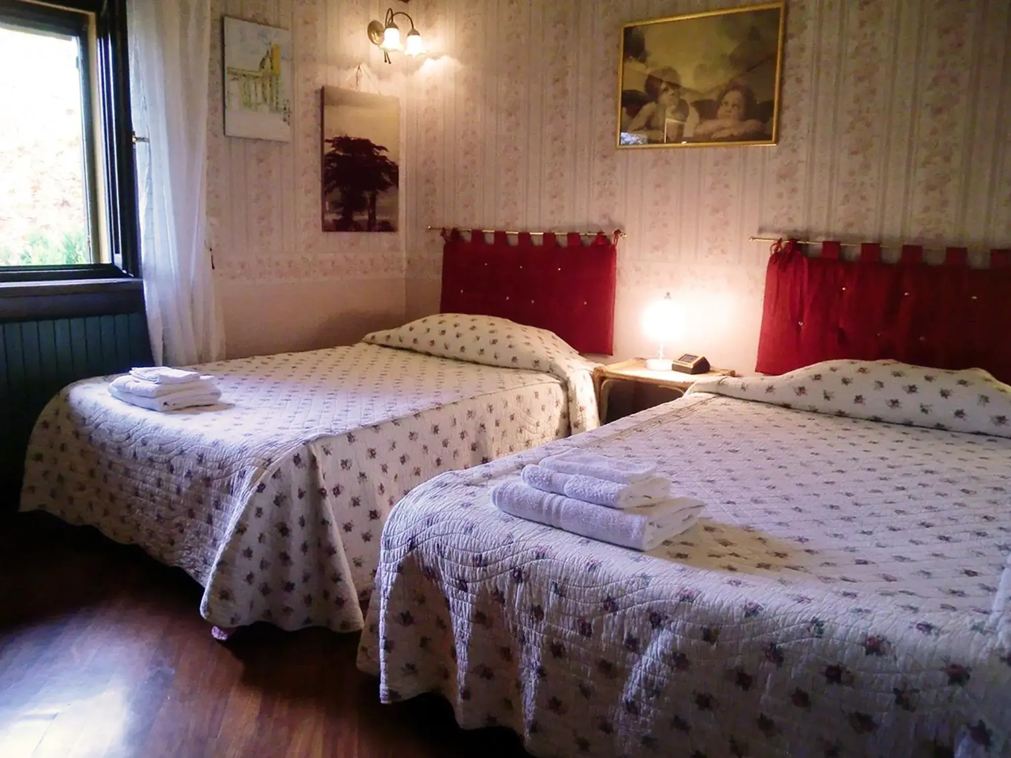 Twin Room with Private Bathroom - single occupancy in B&B Piceno Twin Room with Private Bathroom - single occupancy in B&B Piceno