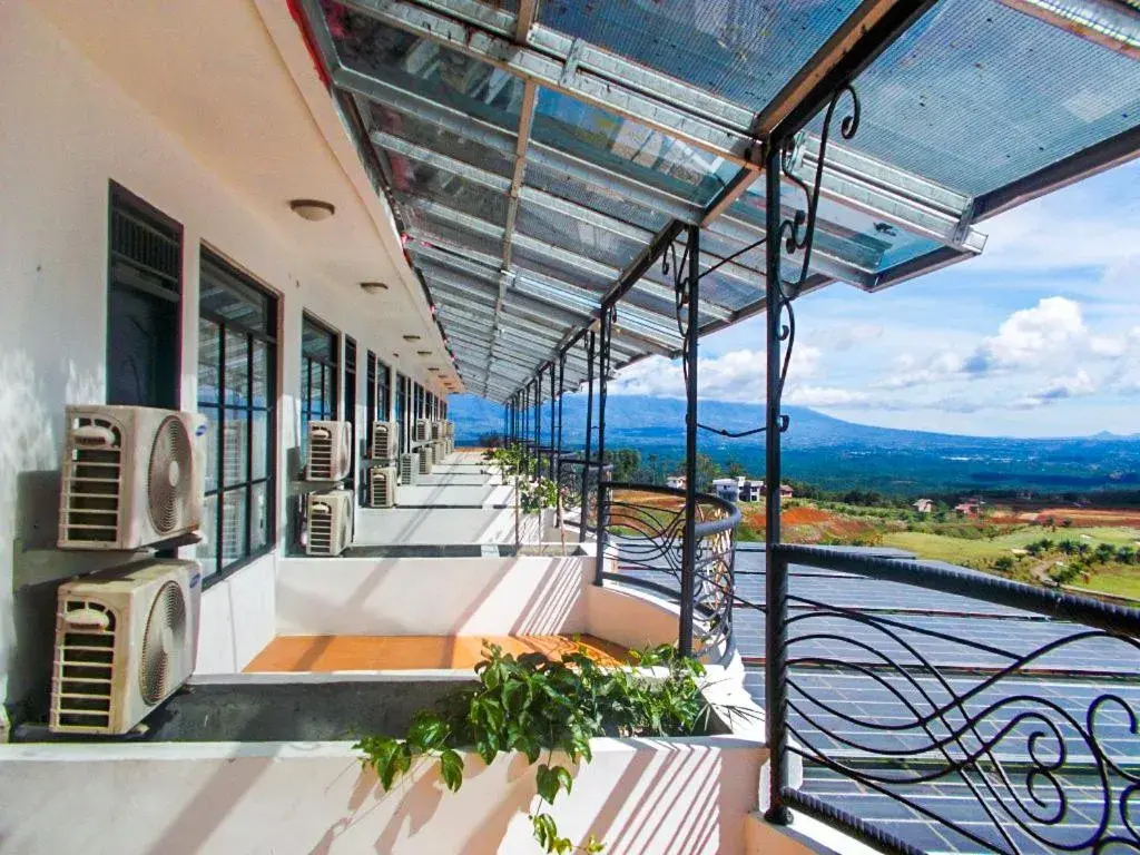 Standard Twin Room in Cikidang Resort Standard Twin Room in Cikidang Resort