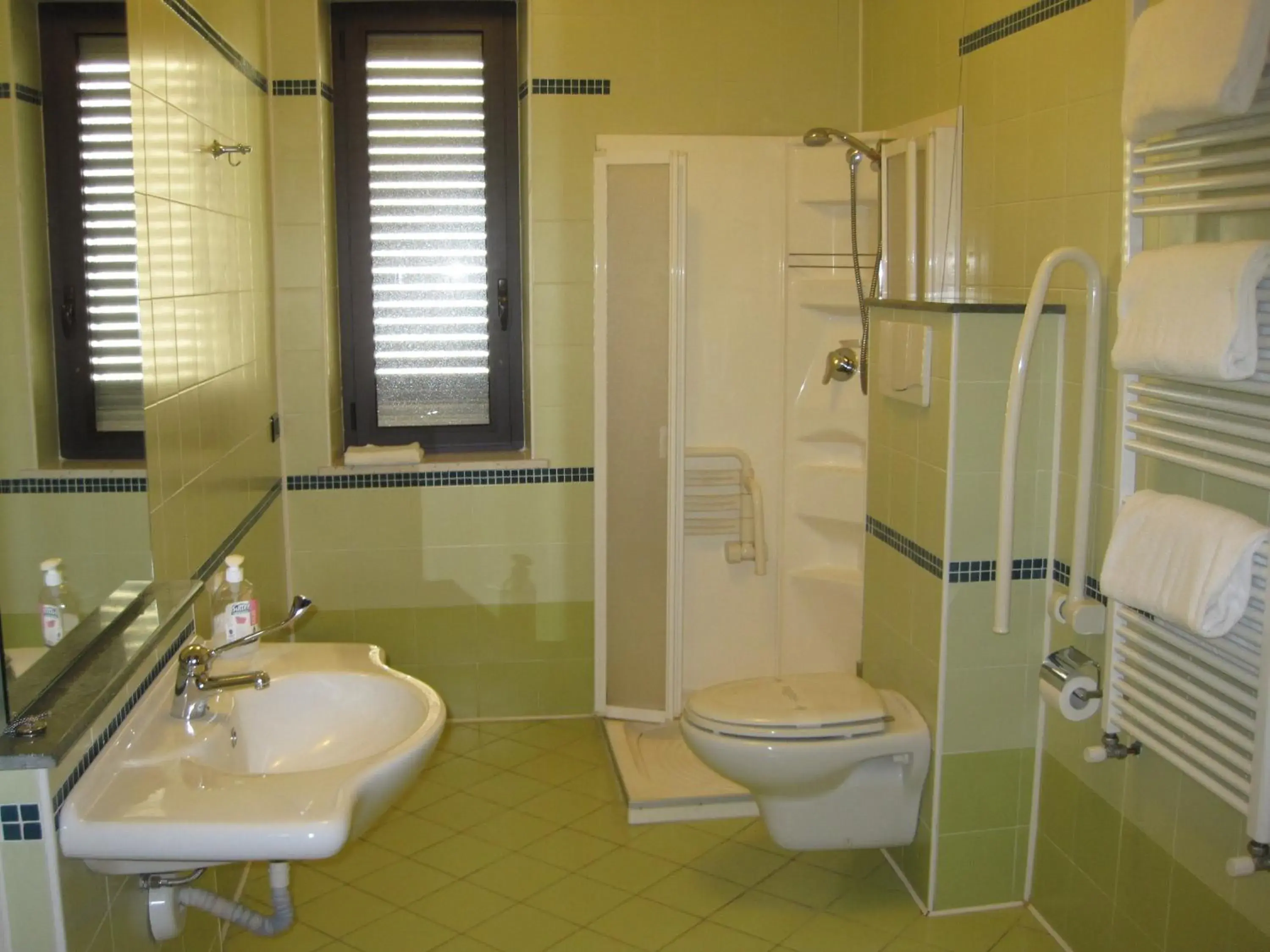 Triple Room with Private Bathroom - single occupancy in Hotel Italia Triple Room with Private Bathroom - single occupancy in Hotel Italia