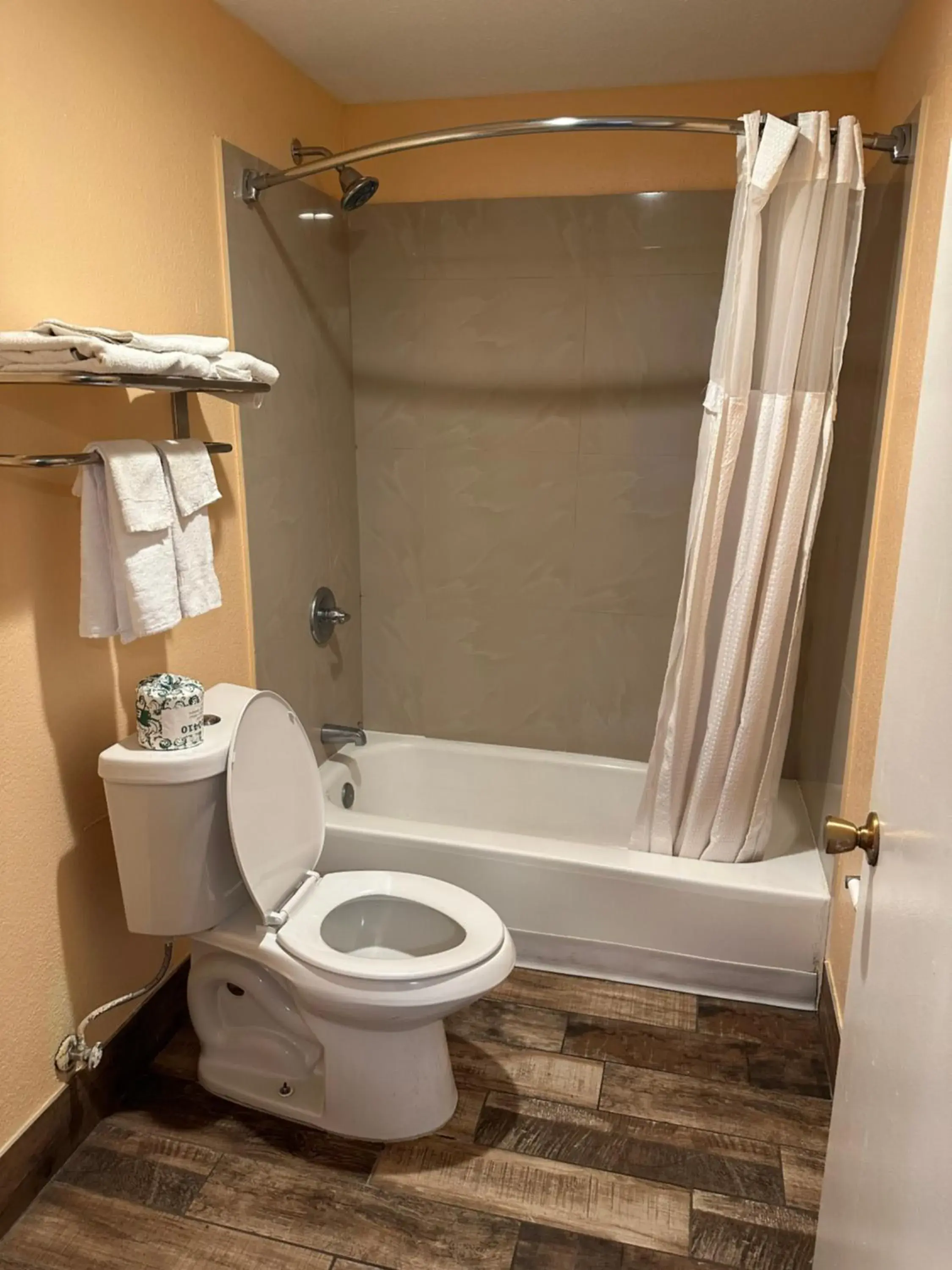 Standard Twin Room - single occupancy in SurestayLincoln inn Standard Twin Room - single occupancy in SurestayLincoln inn