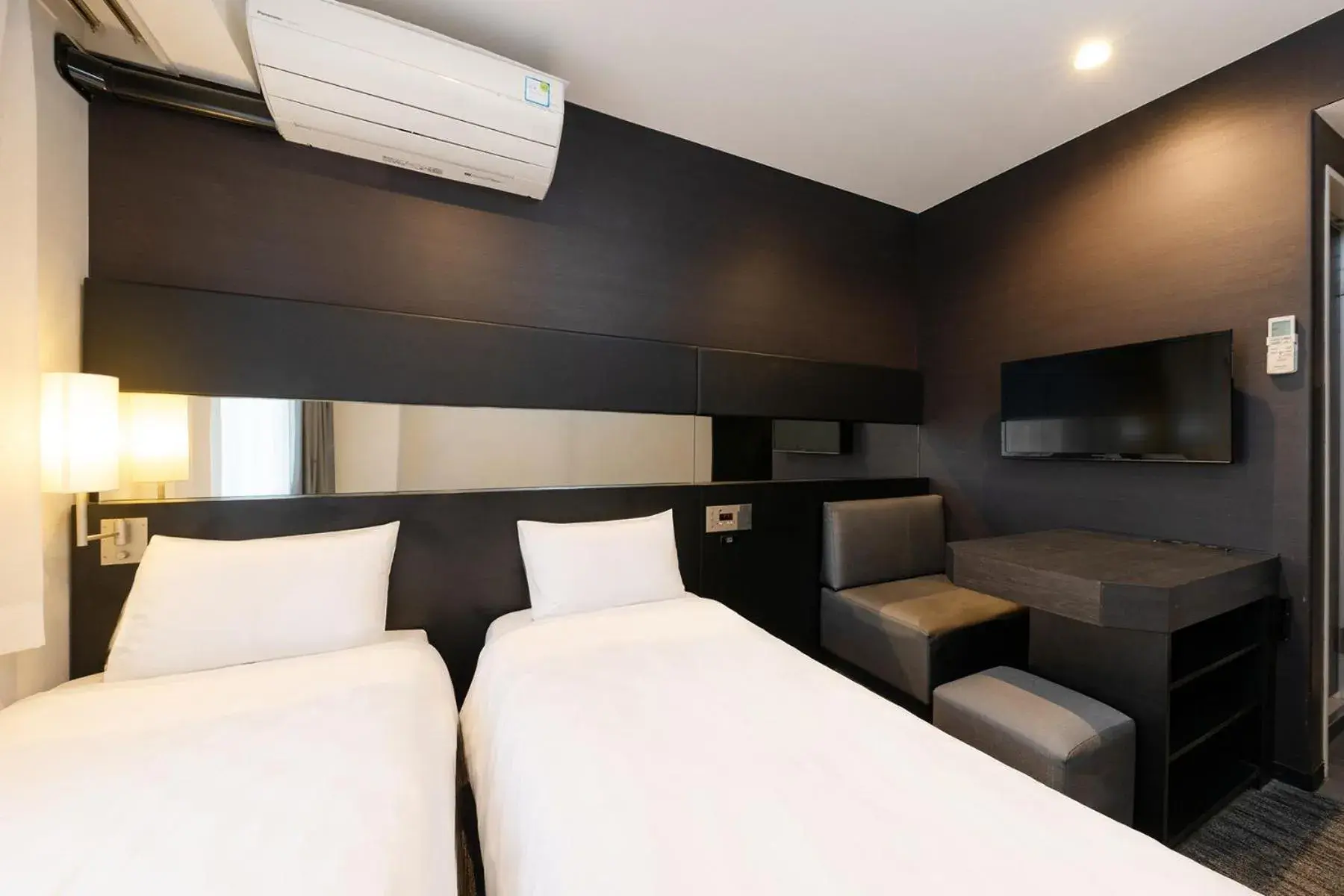 Standard Twin Room in The OneFive Osaka Namba Dotonbori Standard Twin Room in The OneFive Osaka Namba Dotonbori