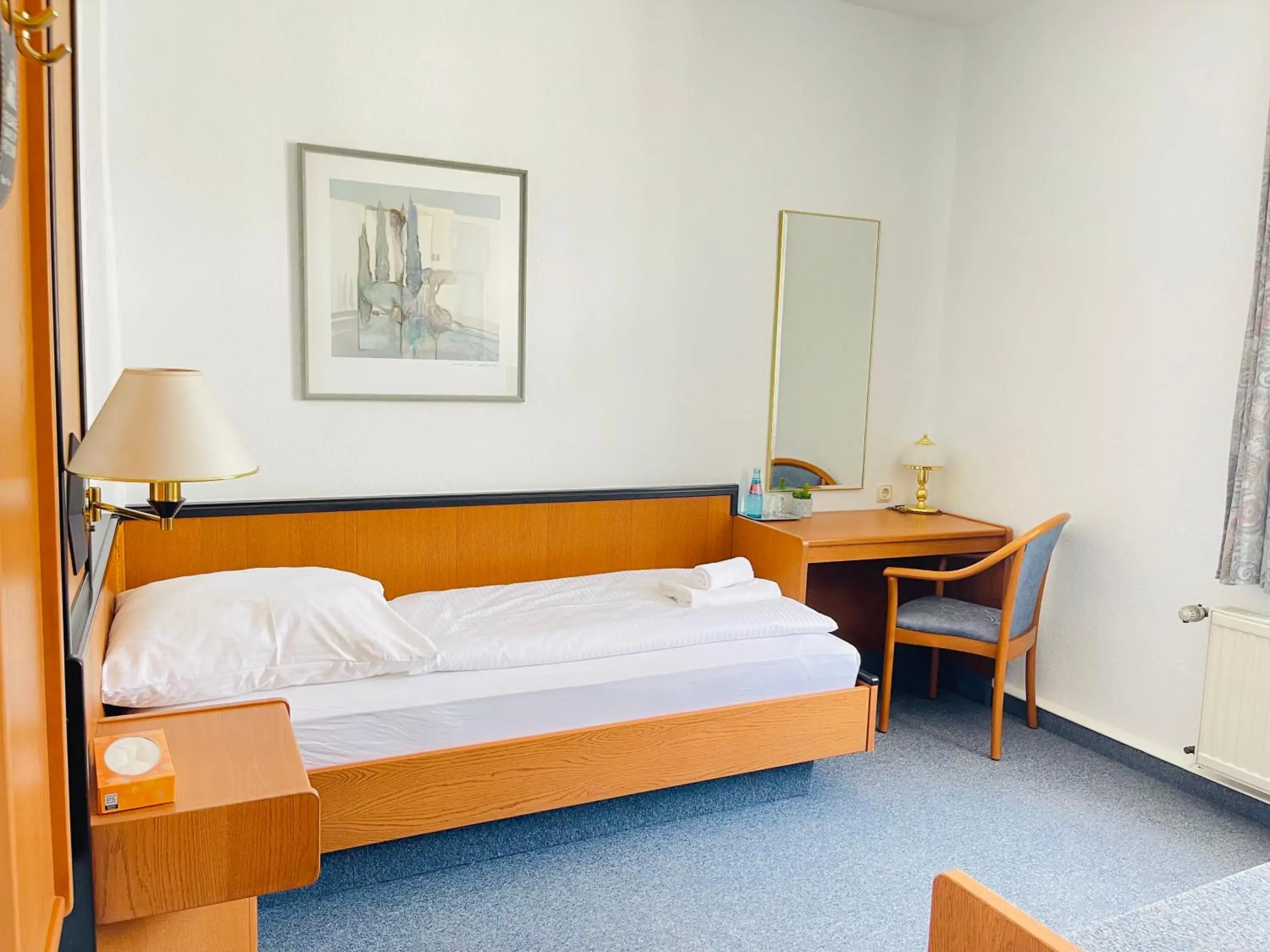 Single Room with Private Bathroom - single occupancy in Hotel zur Eiche Single Room with Private Bathroom - single occupancy in Hotel zur Eiche
