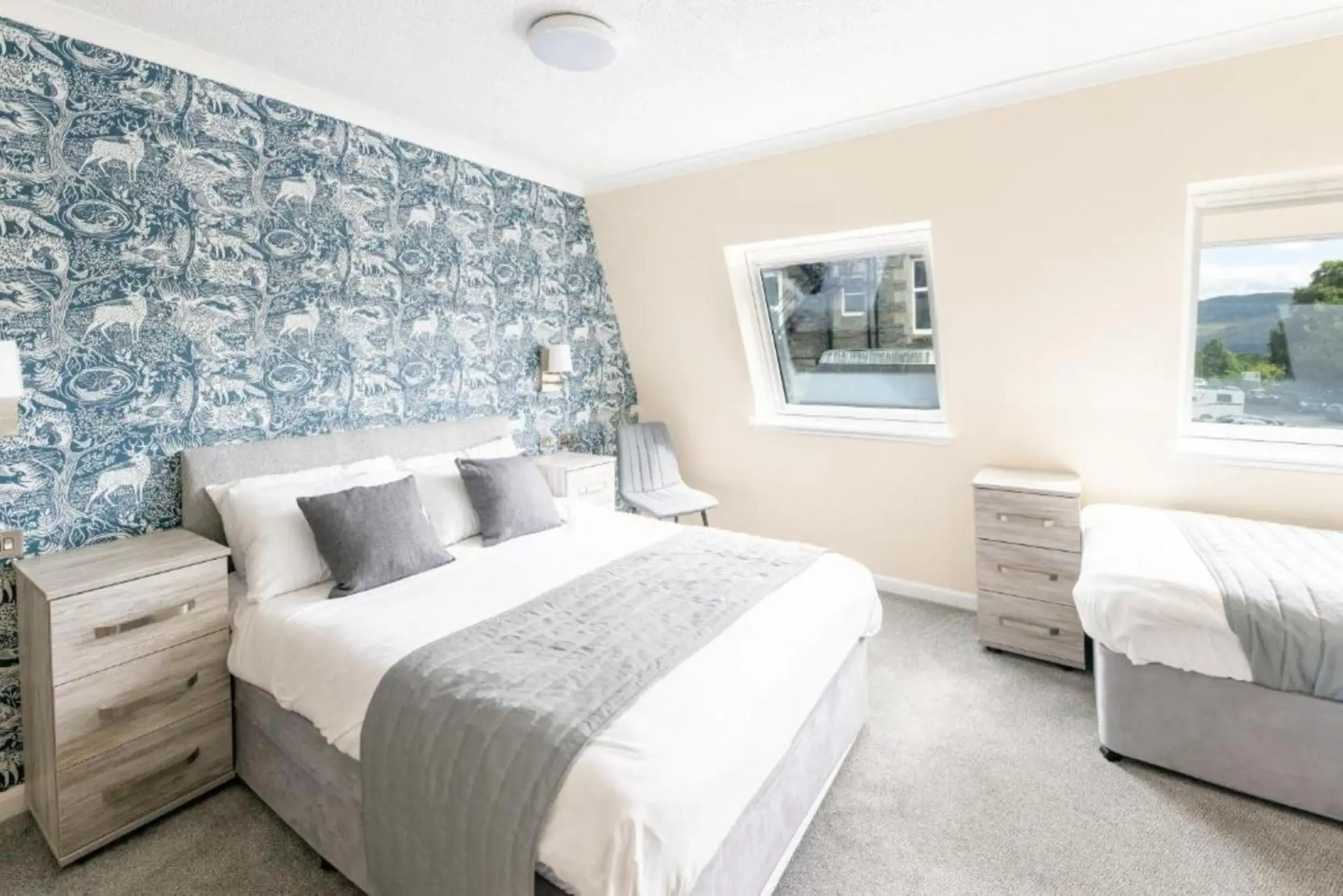 Standard Triple Room in Loch Ness Drumnadrochit Hotel Standard Triple Room in Loch Ness Drumnadrochit Hotel