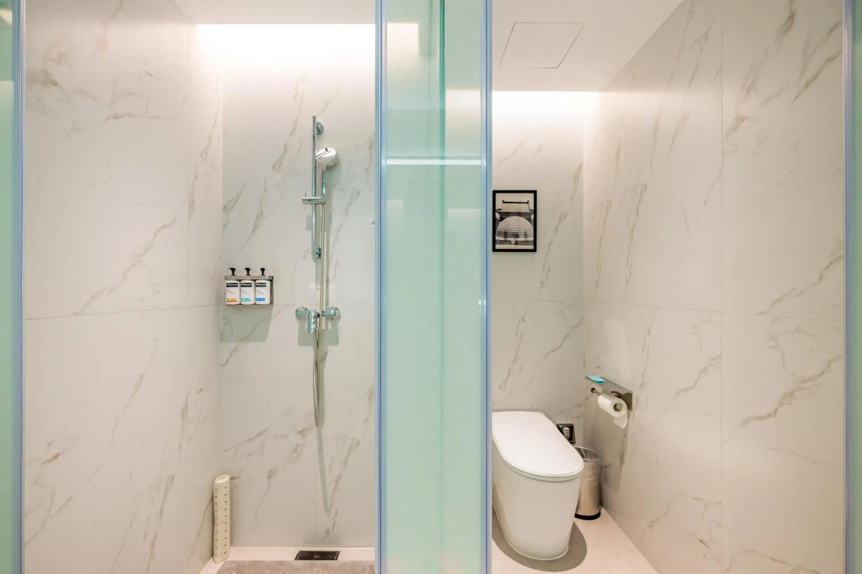 Standard Queen Room with River View in Holiday Inn Express Nanjing Riverside by IHG Standard Queen Room with River View in Holiday Inn Express Nanjing Riverside by IHG