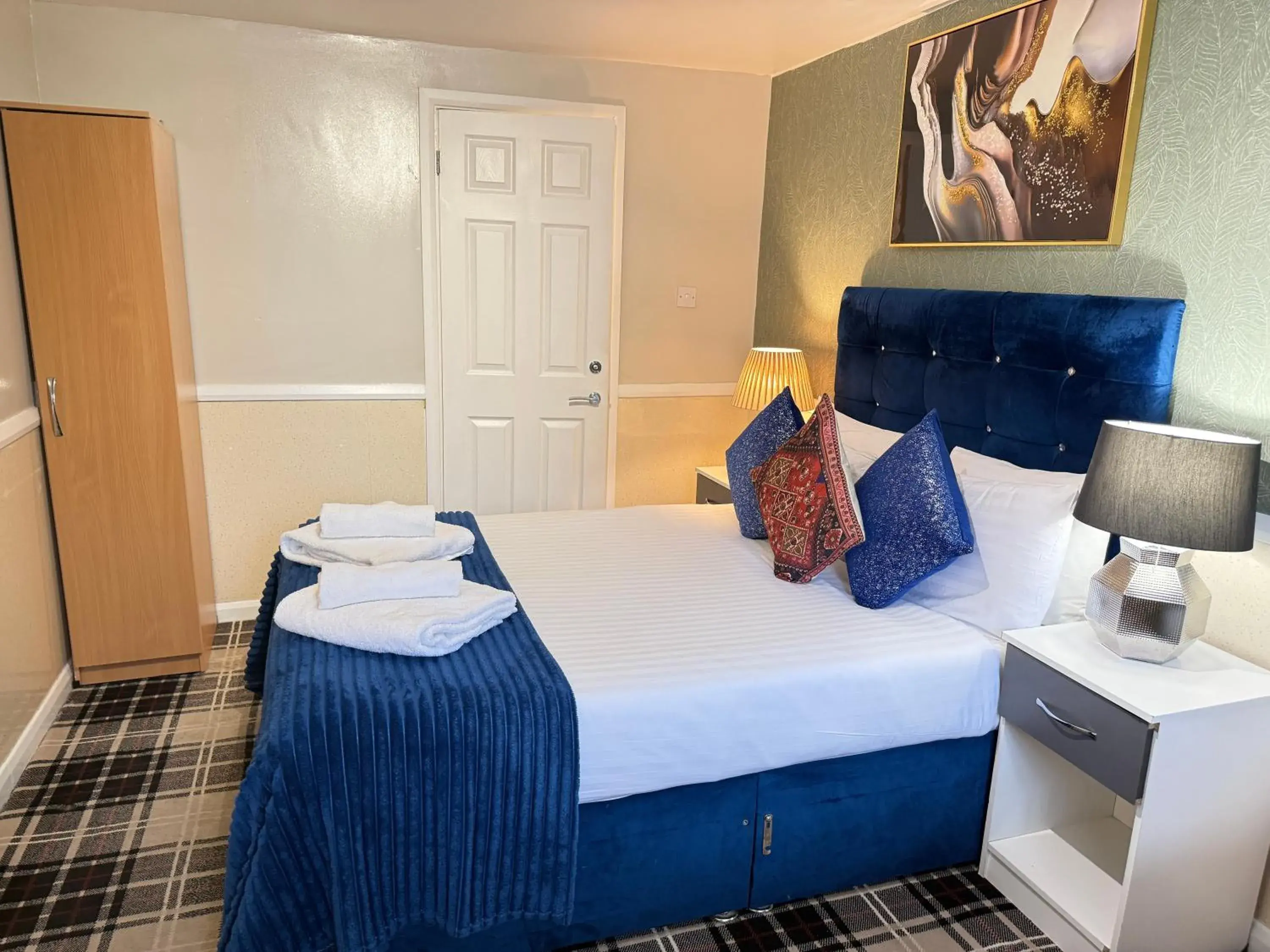 Deluxe Double Room with Shower in 4 Sisters Inn Deluxe Double Room with Shower in 4 Sisters Inn