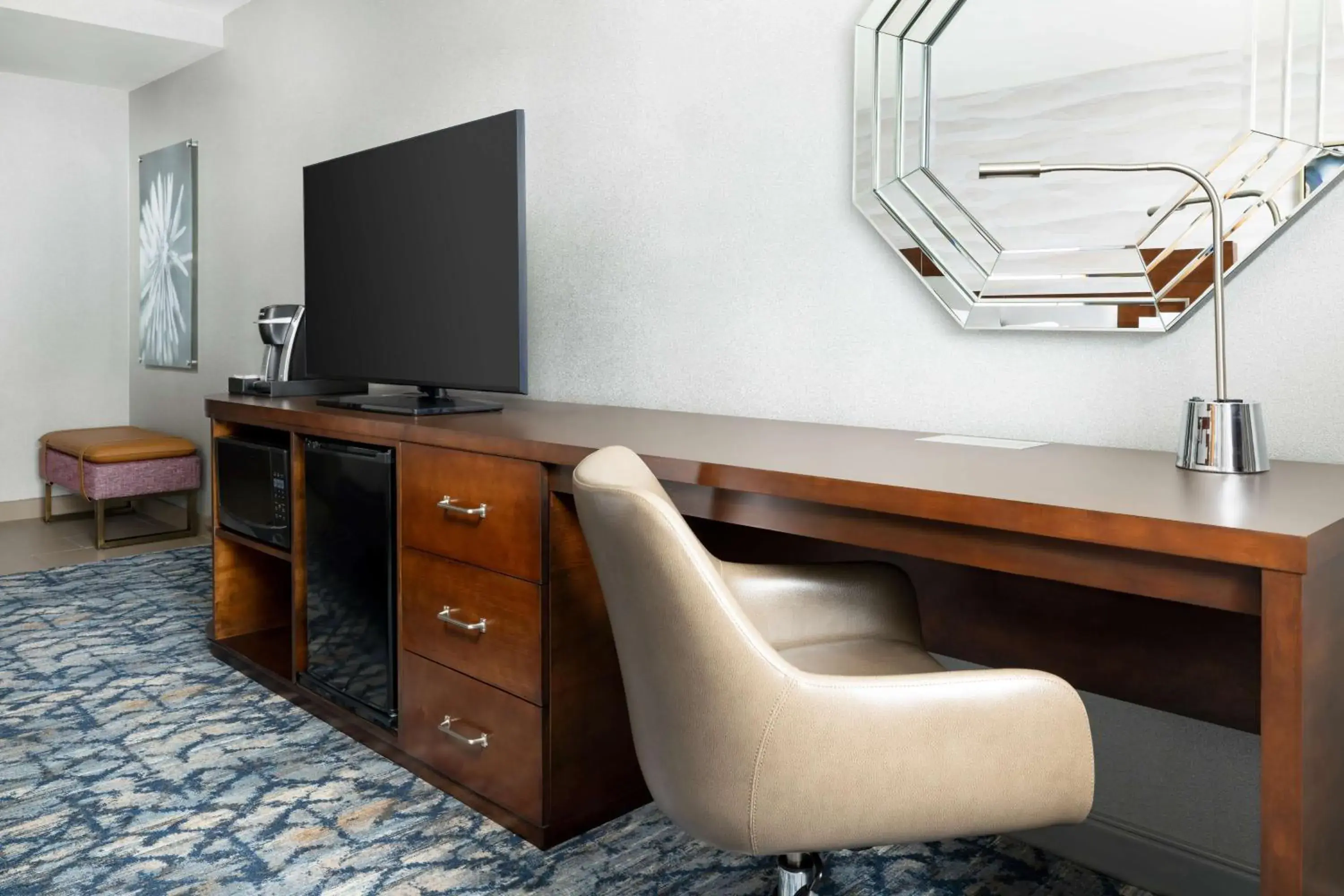 Deluxe King Room - Hearing Access in Hilton Garden Inn Palo Alto Deluxe King Room - Hearing Access in Hilton Garden Inn Palo Alto