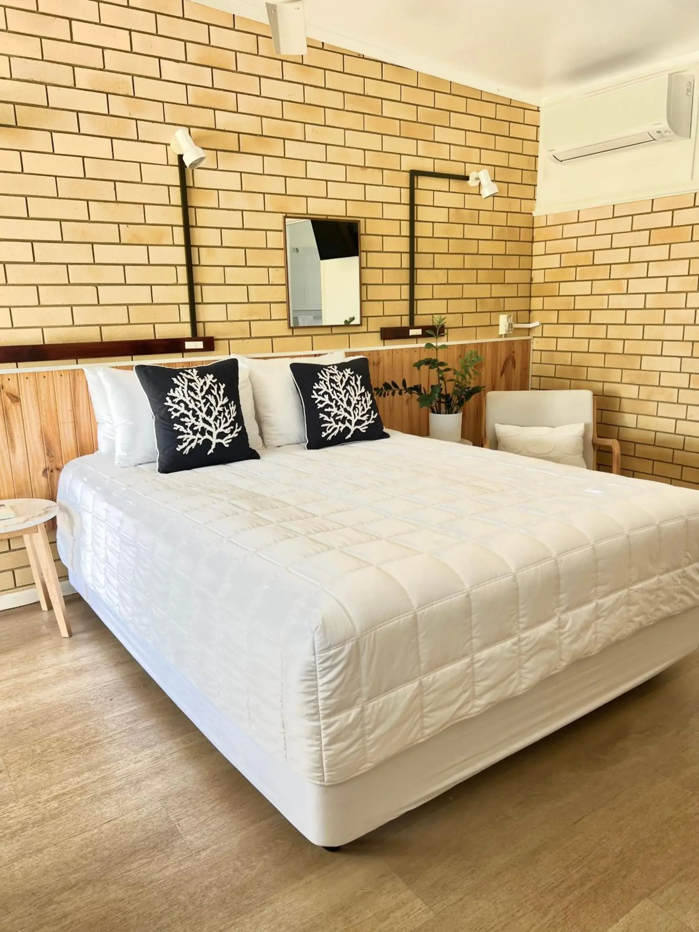 Superior Queen Room in Motel Maclean Superior Queen Room in Motel Maclean