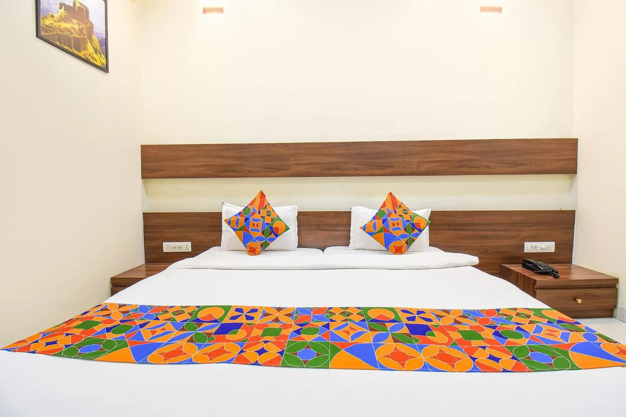 Deluxe Room - single occupancy in FabHotel Royal Suits - Nr Mahadji Shinde Chhatri Deluxe Room - single occupancy in FabHotel Royal Suits - Nr Mahadji Shinde Chhatri