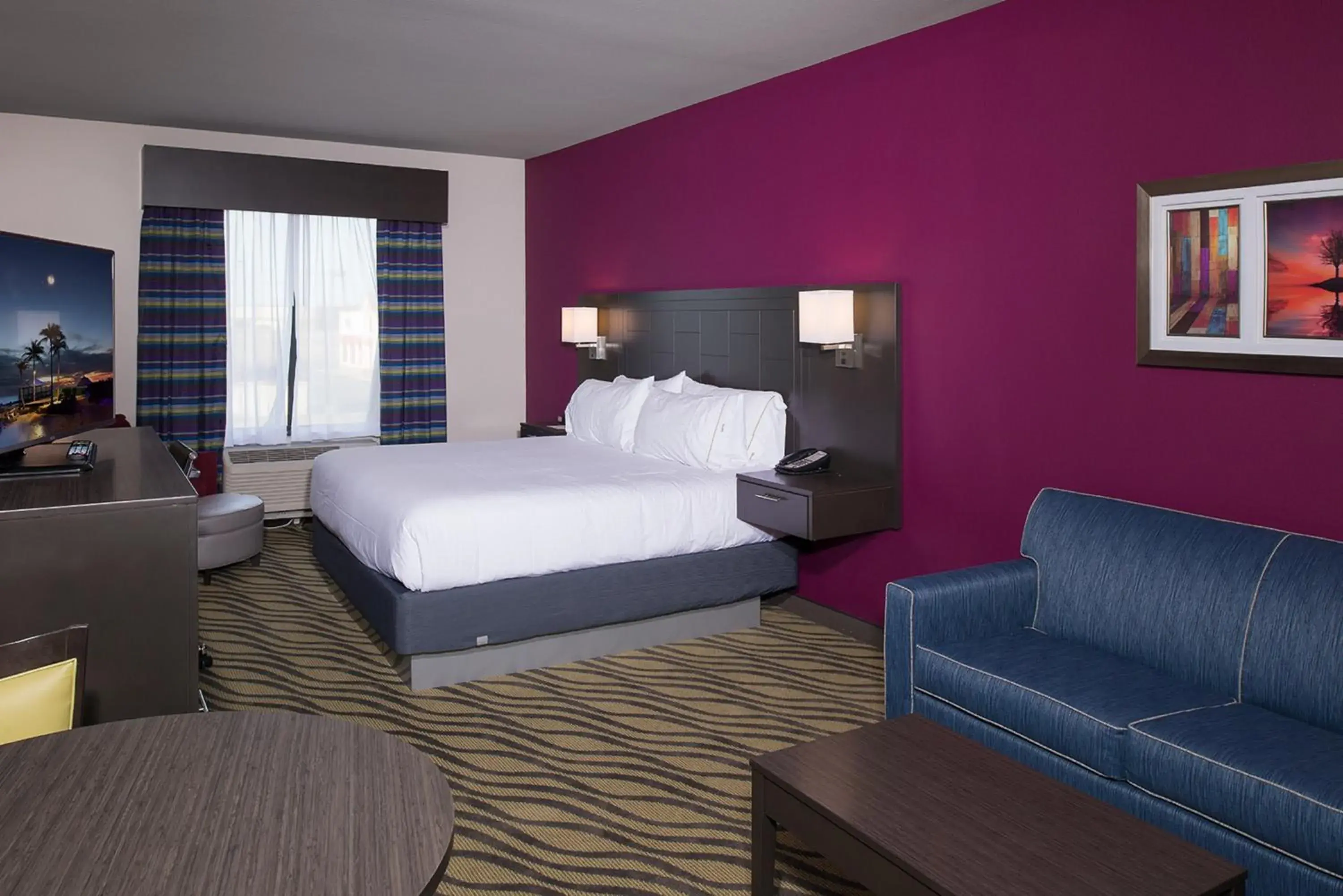 King Suite - Communication Accessible in Holiday Inn Express Hutchison by IHG King Suite - Communication Accessible in Holiday Inn Express Hutchison by IHG