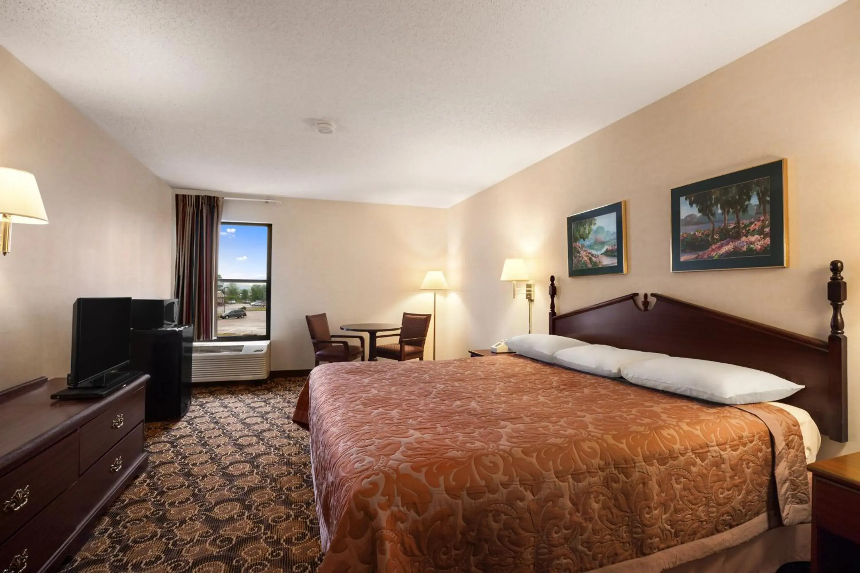 King Room - Non-Smoking in Super 8 by Wyndham Evansville North King Room - Non-Smoking in Super 8 by Wyndham Evansville North