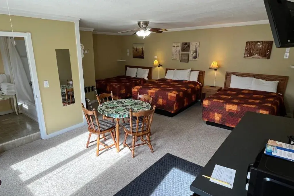 Triple Room - single occupancy in Honor Motel Triple Room - single occupancy in Honor Motel