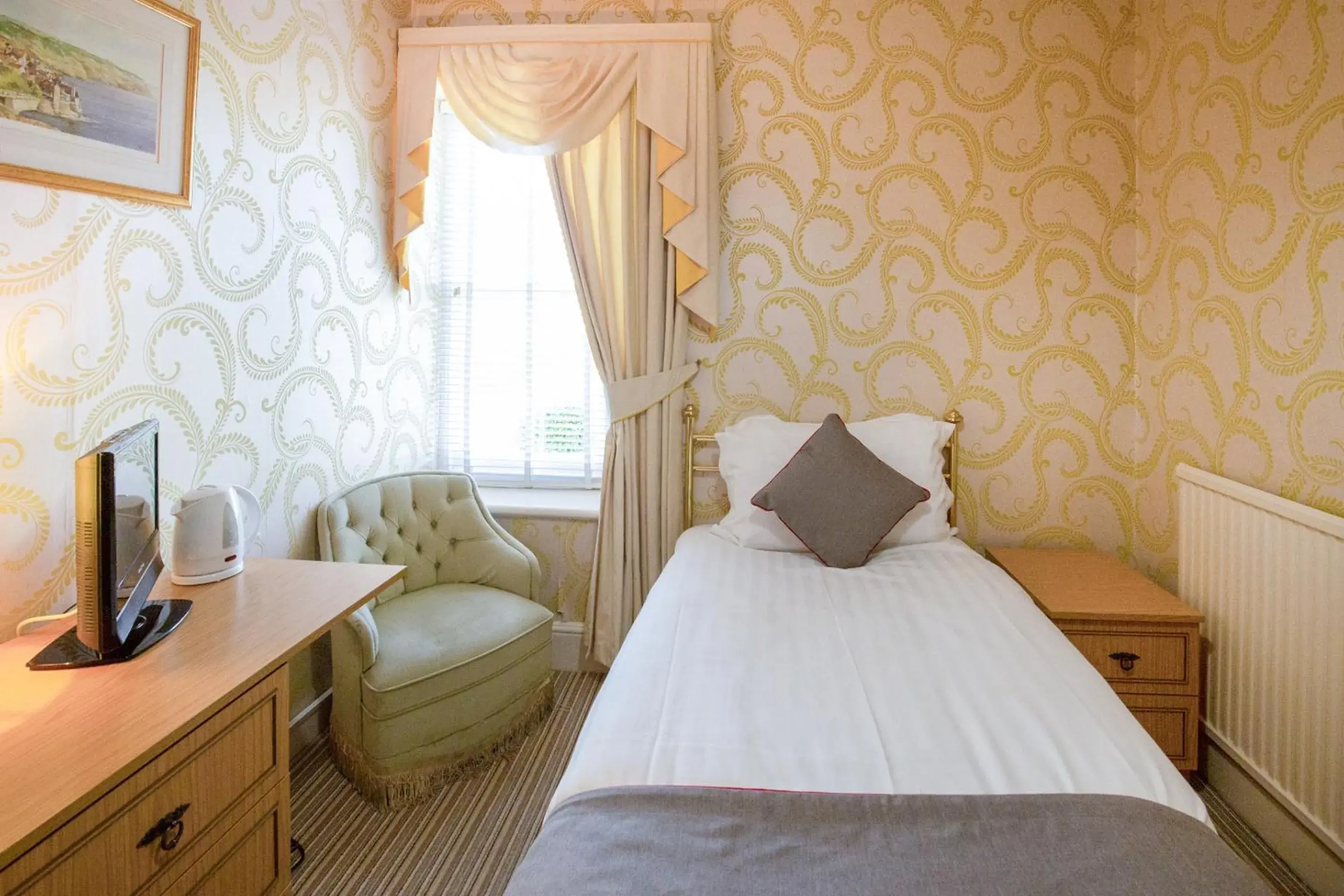 Standard Single Room in OYO Lamphey Hall Hotel Standard Single Room in OYO Lamphey Hall Hotel