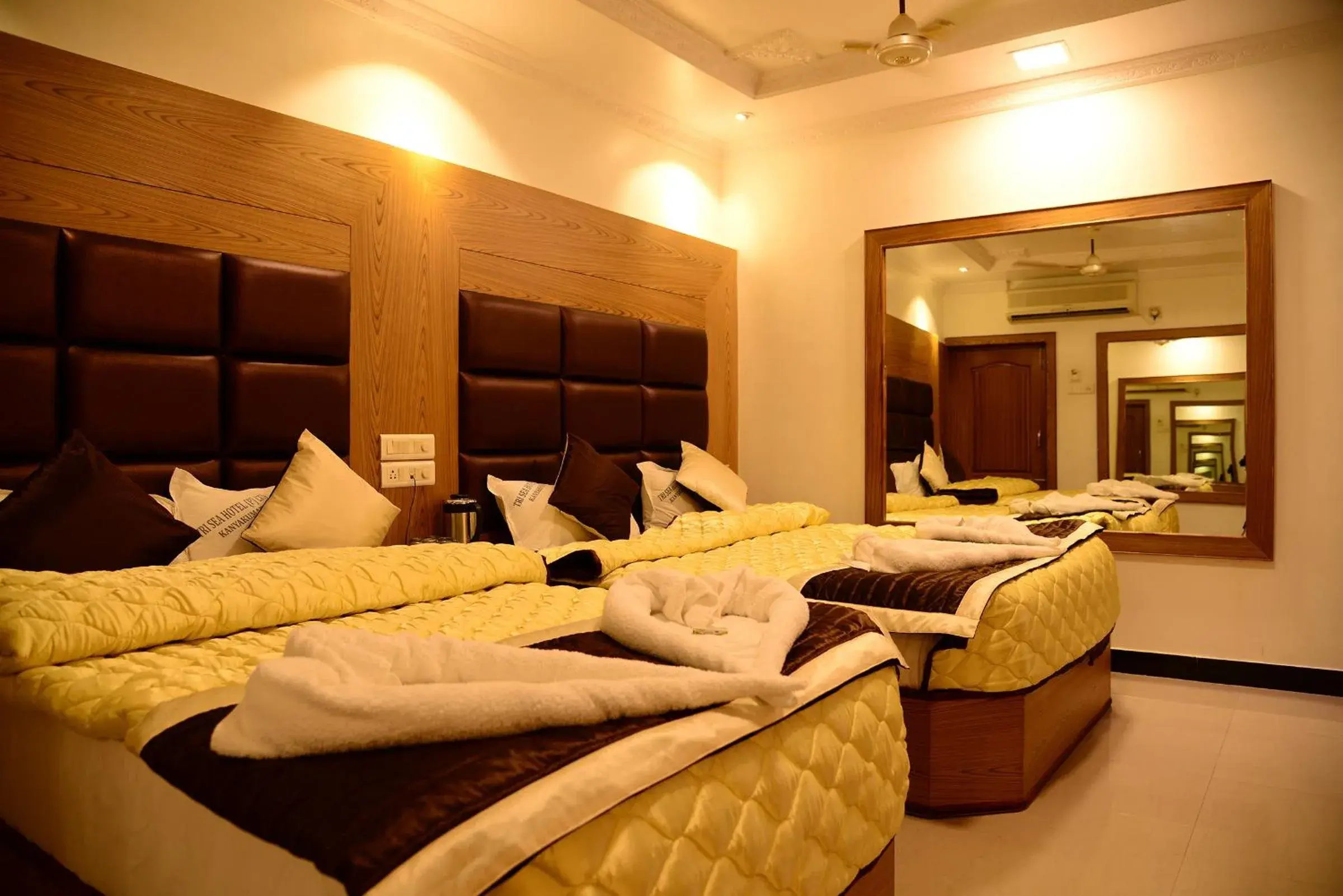 Quadruple Room with Sea View in Hotel Tri Sea Quadruple Room with Sea View in Hotel Tri Sea