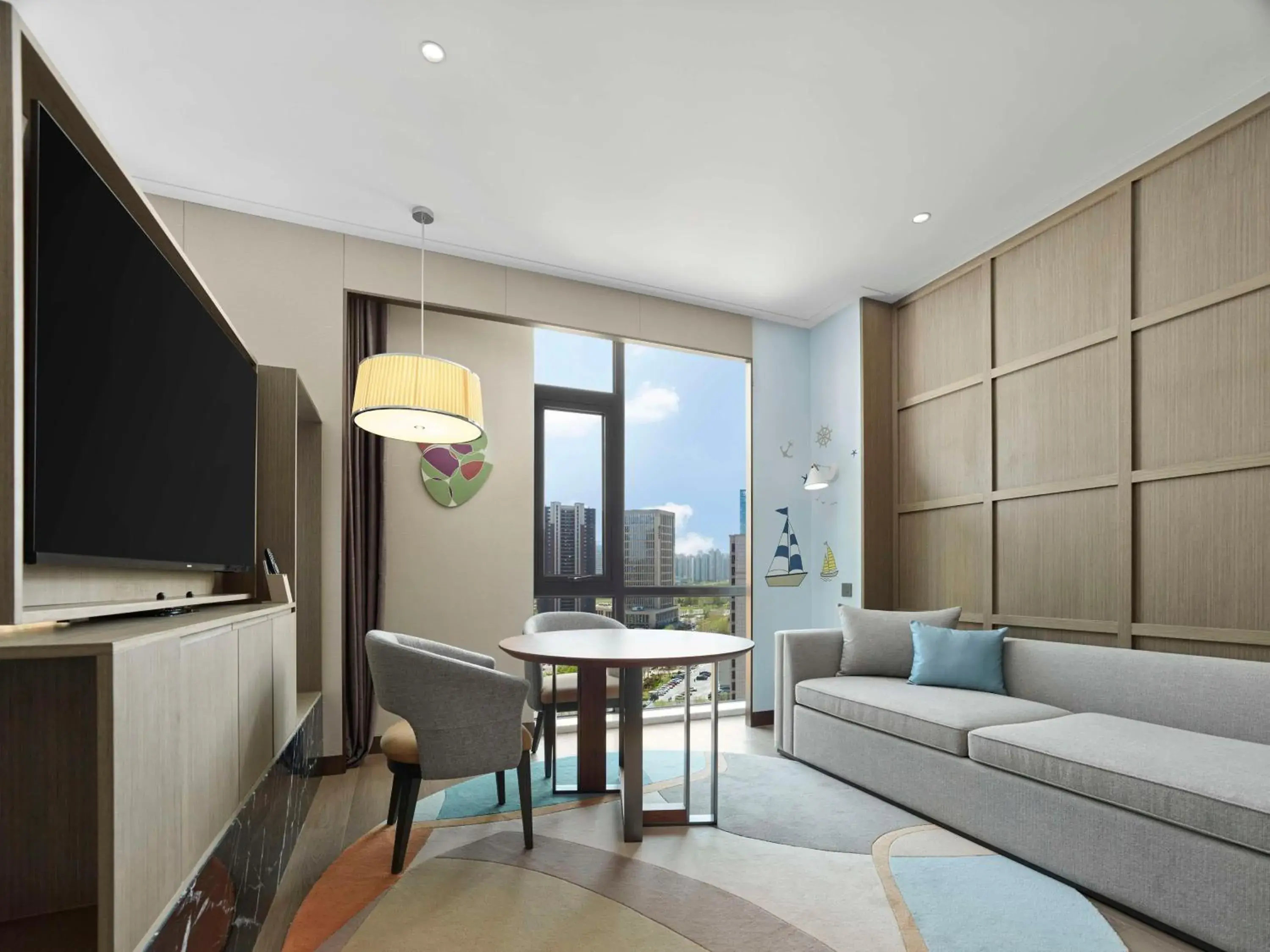 Deluxe King Room in Doubletree By Hilton Yantai Golden Coast Hotel & Suites Deluxe King Room in Doubletree By Hilton Yantai Golden Coast Hotel & Suites