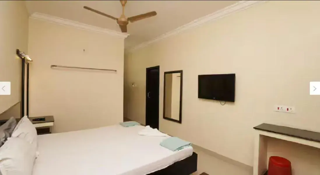 Economy Double Room in HOTEL BHARANI Economy Double Room in HOTEL BHARANI
