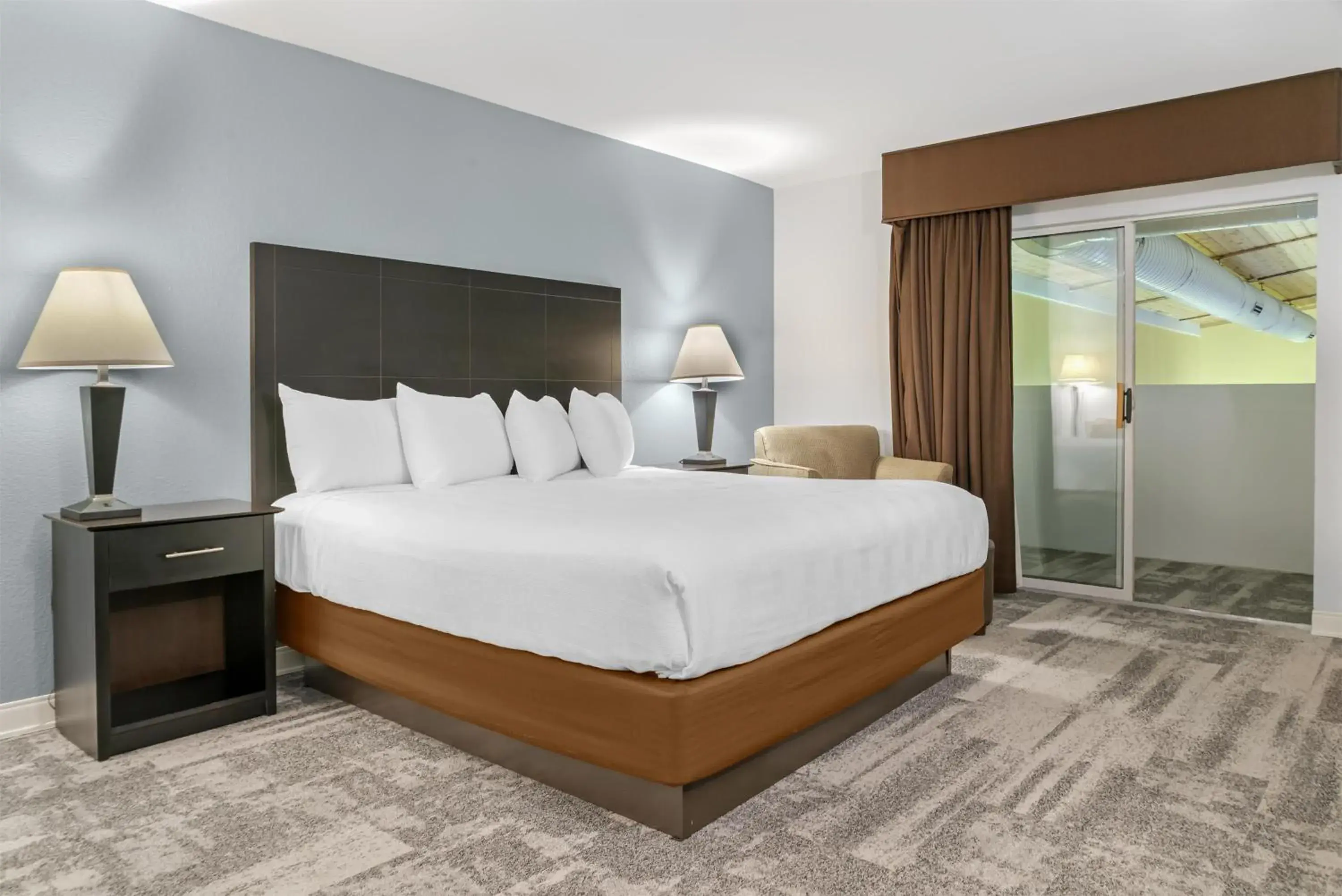 King Suite with Sofa Bed and Balcony in Best Western Lakewinds King Suite with Sofa Bed and Balcony in Best Western Lakewinds