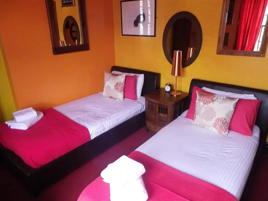 Twin Room with Shower - single occupancy in Fifteens of Swinley Twin Room with Shower - single occupancy in Fifteens of Swinley