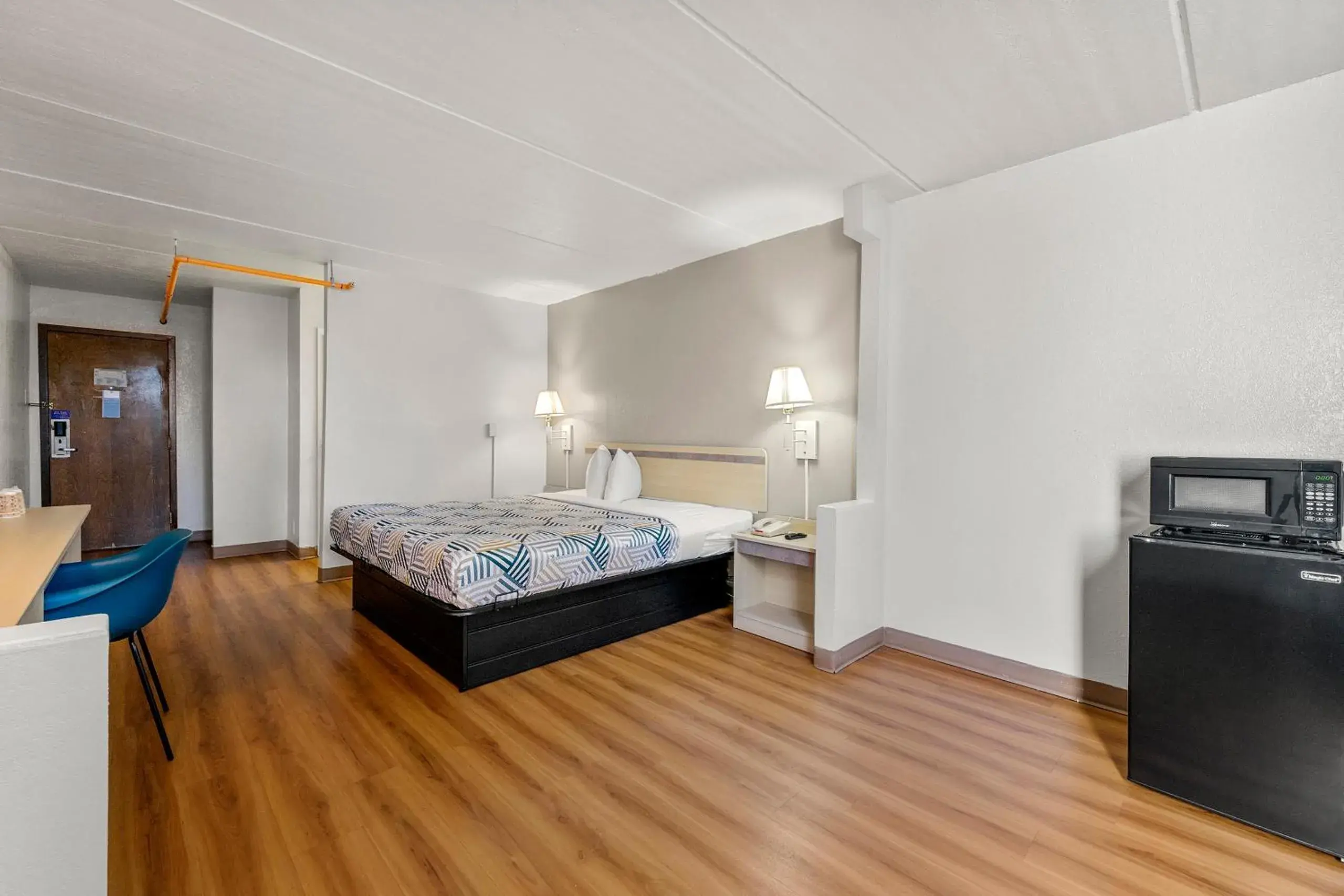 King Room - Disability Access - Non-Smoking in Motel 6-Decatur, GA King Room - Disability Access - Non-Smoking in Motel 6-Decatur, GA