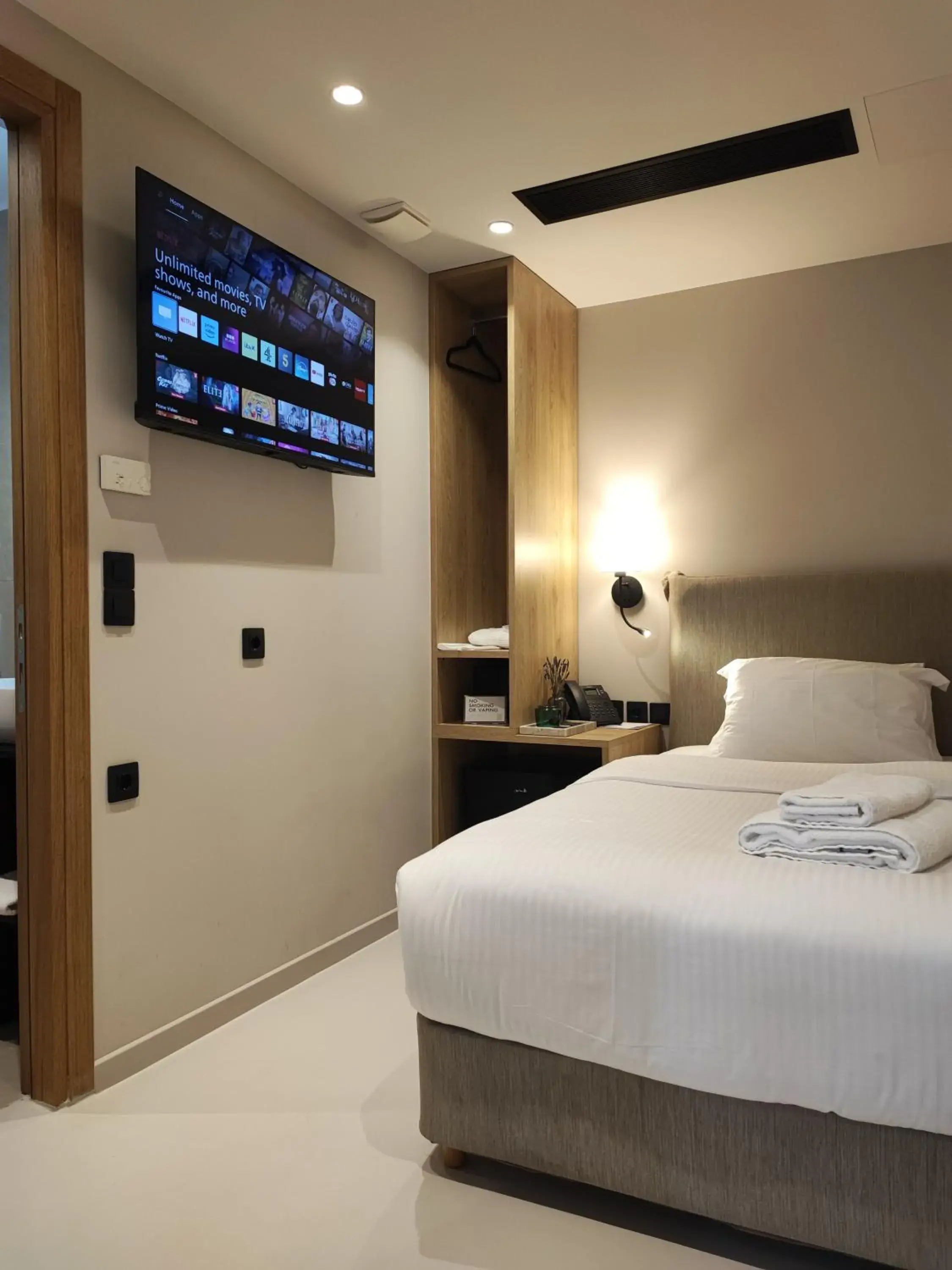 Budget Single Room No Window - single occupancy in Regal Hotel Mitropoleos Budget Single Room No Window - single occupancy in Regal Hotel Mitropoleos