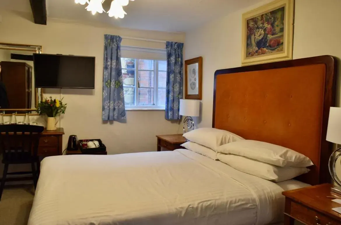 Family Room in Noel Arms - "A Bespoke Hotel" Family Room in Noel Arms - "A Bespoke Hotel"