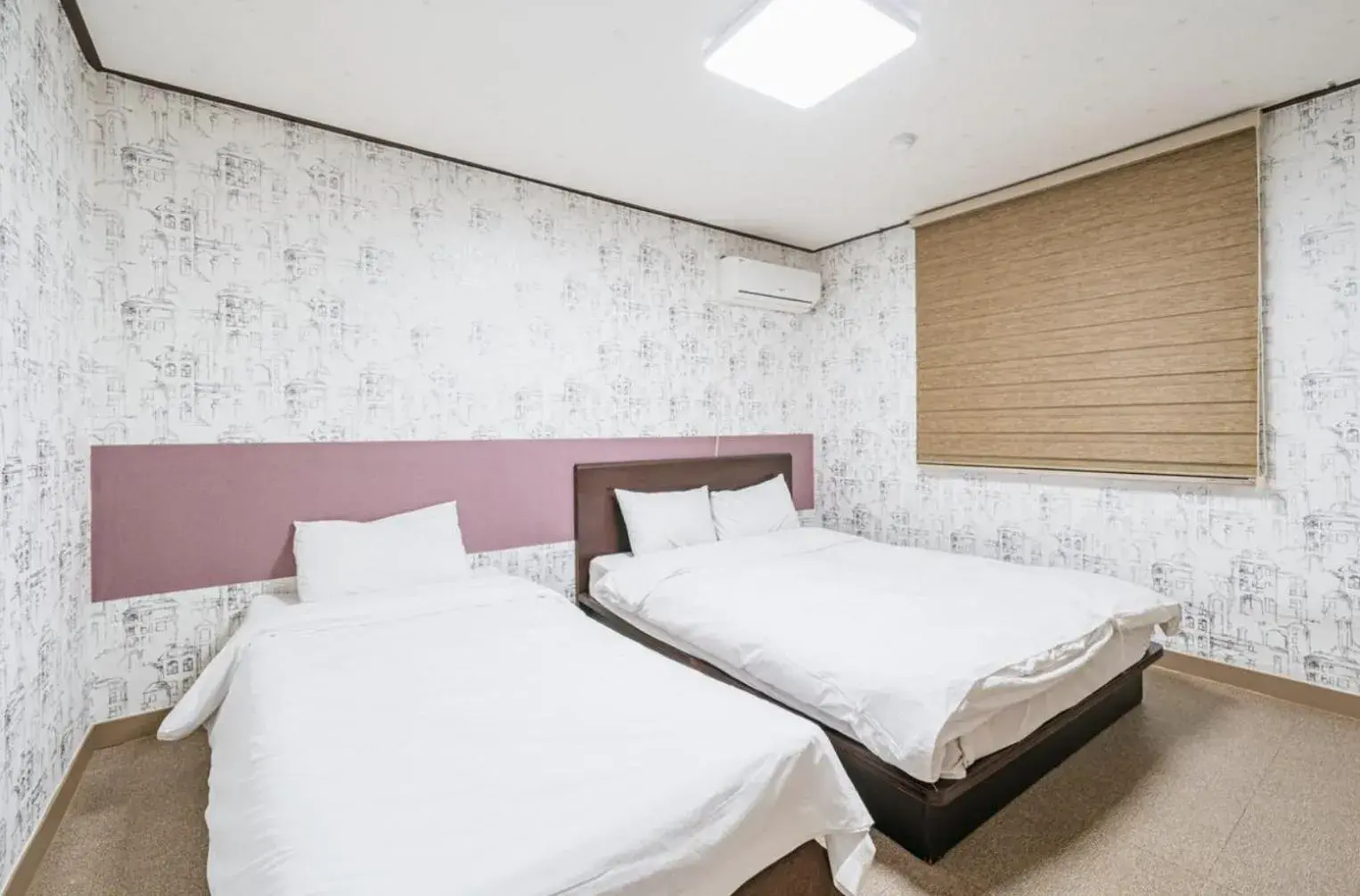 Deluxe Twin Room in Manhattan Hotel Deluxe Twin Room in Manhattan Hotel