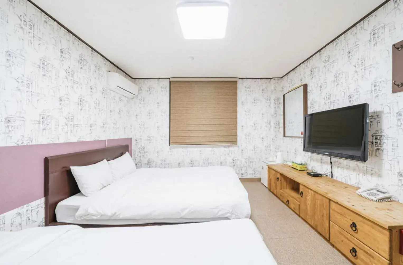 Deluxe Twin Room in Manhattan Hotel Deluxe Twin Room in Manhattan Hotel