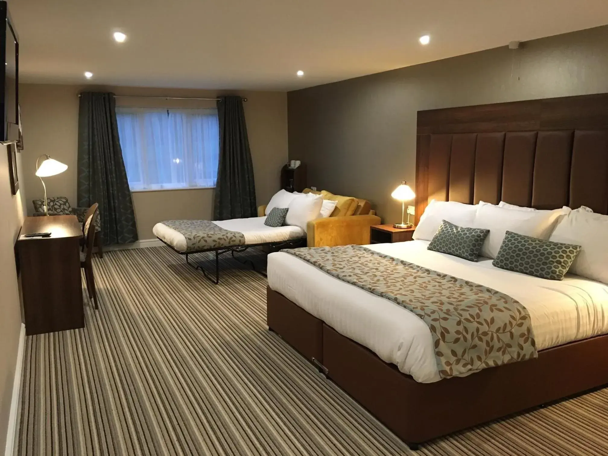 Deluxe Family Room (2 Adults + 2 Children) in Twin Oaks Hotel Deluxe Family Room (2 Adults + 2 Children) in Twin Oaks Hotel