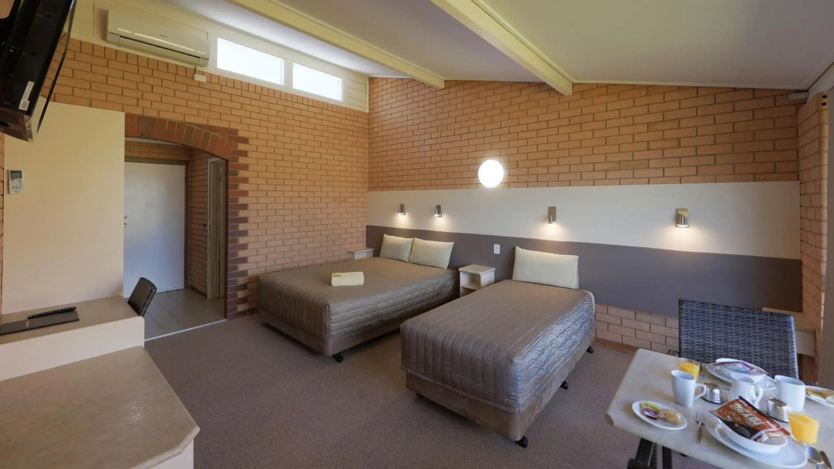 Standard Triple Room in Tenterfield Motor Inn Standard Triple Room in Tenterfield Motor Inn