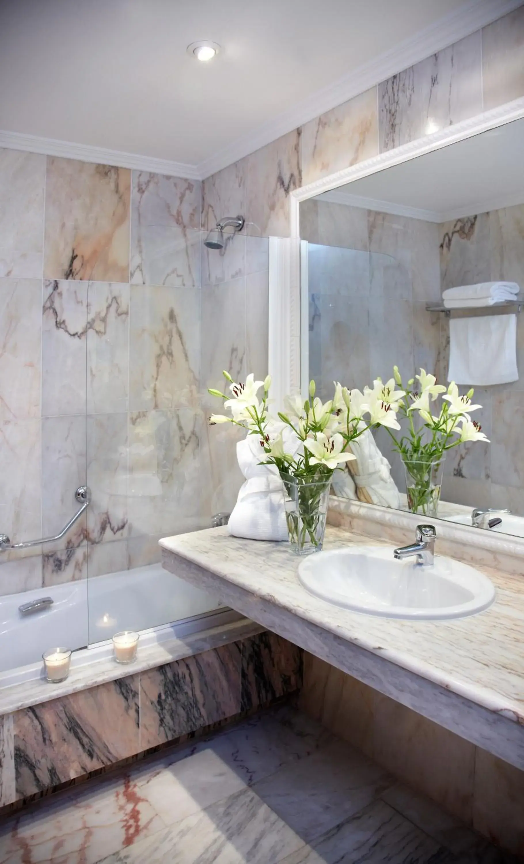 Double Room with Extra Bed (2 Adults + 1 Child) in Hotel Carlos I Silgar Double Room with Extra Bed (2 Adults + 1 Child) in Hotel Carlos I Silgar