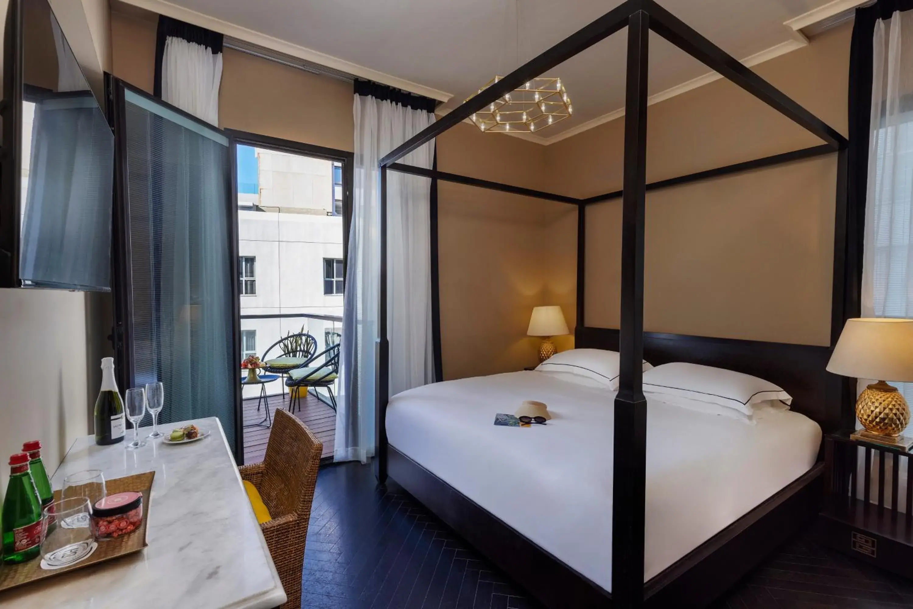 Deluxe Double Room with City View - single occupancy in Brown Beach House Tel-Aviv, a member of Brown Hotels Deluxe Double Room with City View - single occupancy in Brown Beach House Tel-Aviv, a member of Brown Hotels