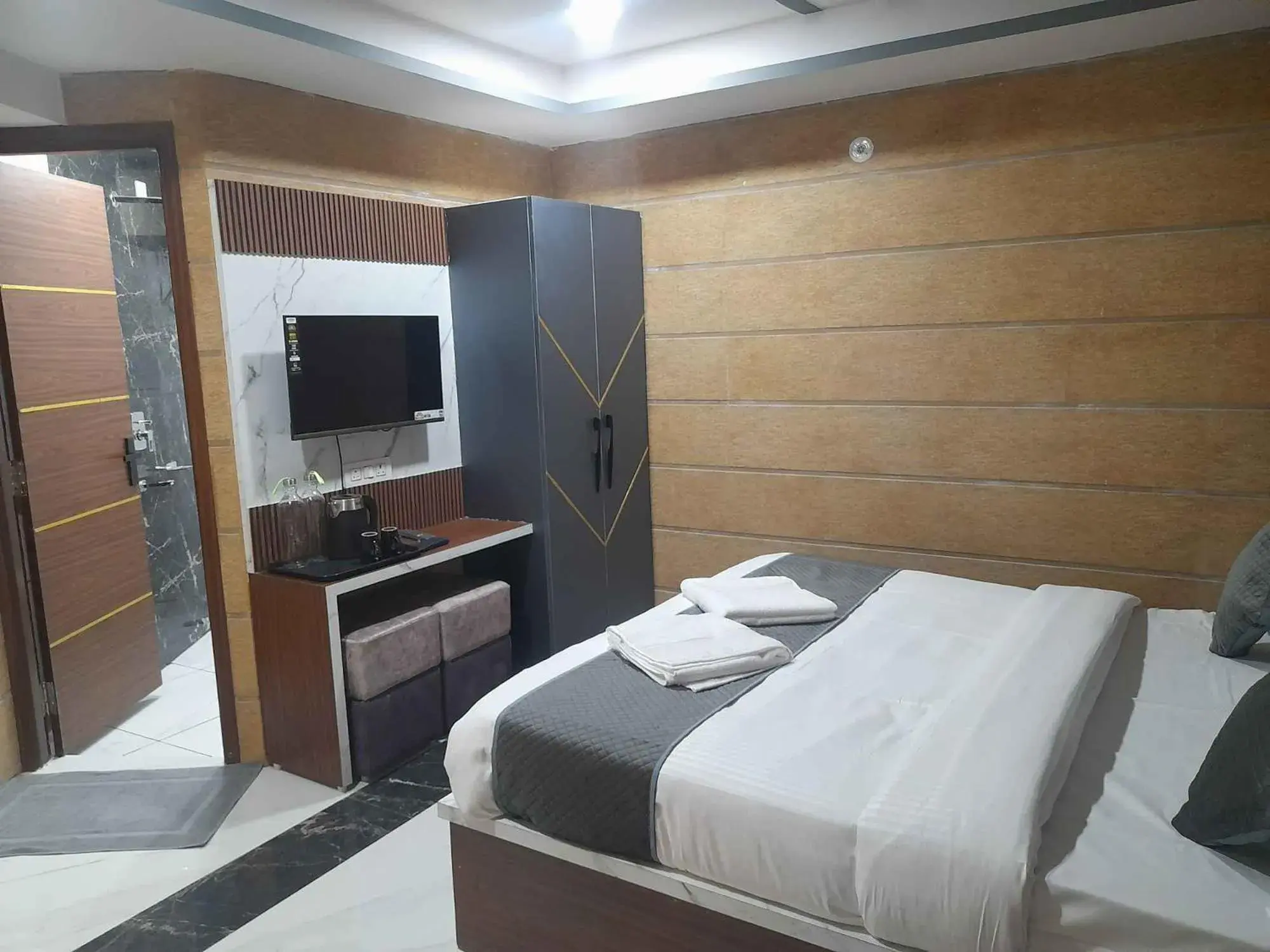 Superior Double Room - single occupancy in Hotel Asha Delight Superior Double Room - single occupancy in Hotel Asha Delight